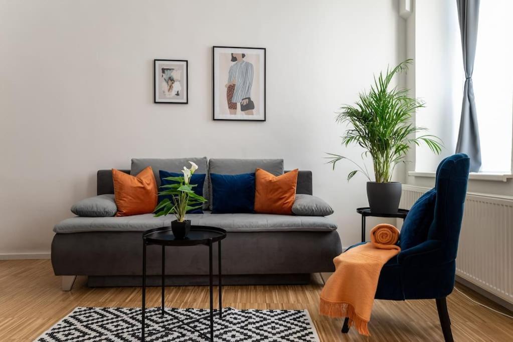 Pristine 1br Steps From By Hm