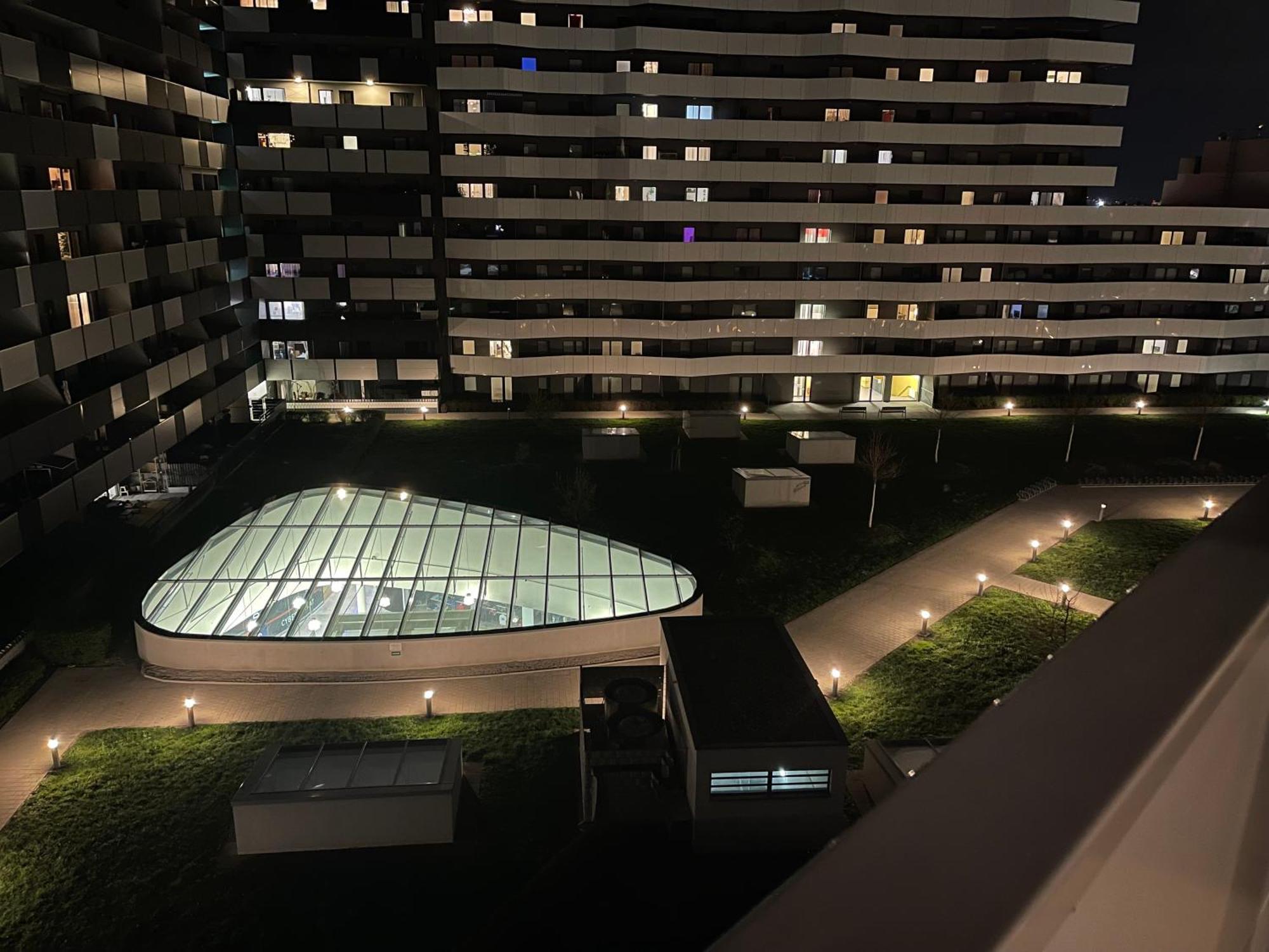 Spacious 1br With Balcony Above Citygate Shopping Complex With Metro Access Apartamento Viena