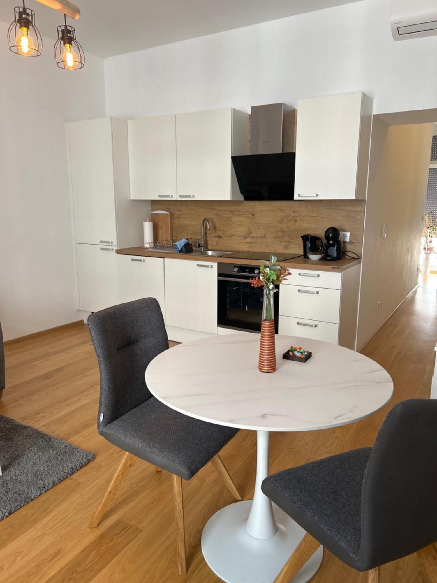 Apartment Central 10 *