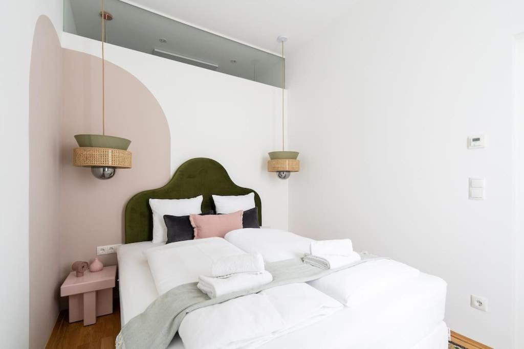 Elegant 1br Suite, Close By Hm Apartment *