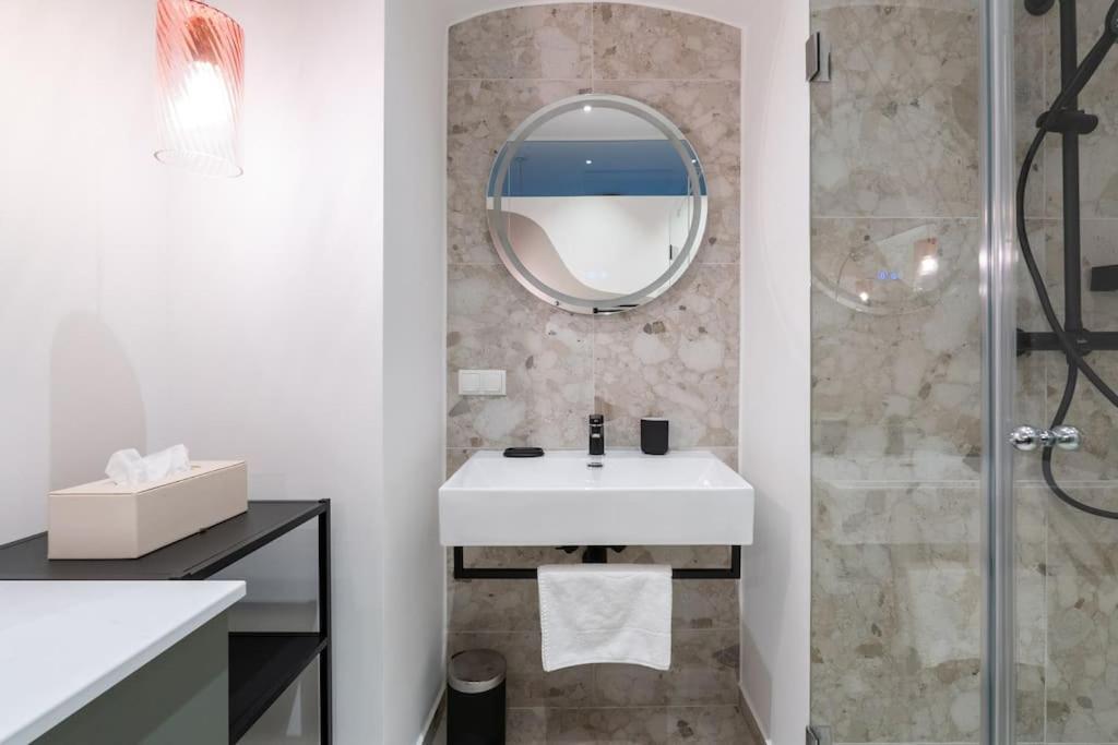 Elegant 1br Suite, Close By Hm Apartment