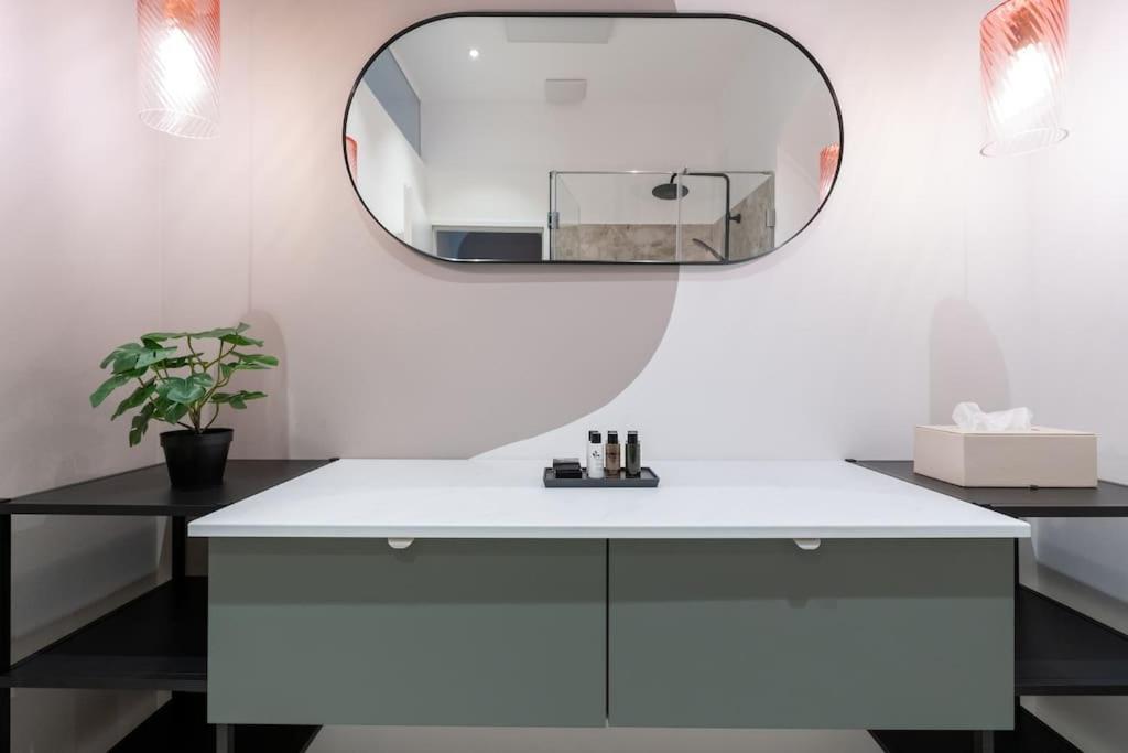 Elegant 1br Suite, Close By Hm Apartment *