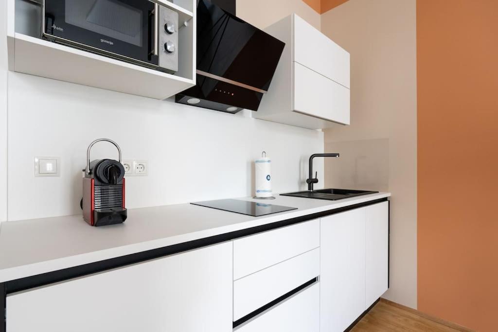 Artful 1br Suite, Nearby By Hm