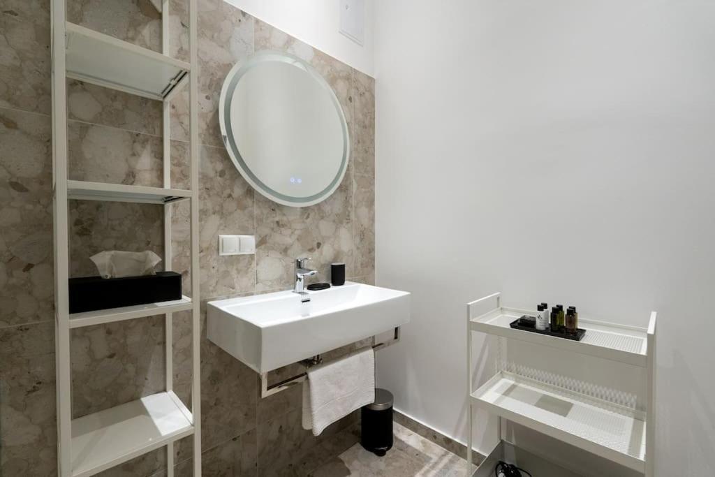 Artful 1br Suite, Nearby By Hm