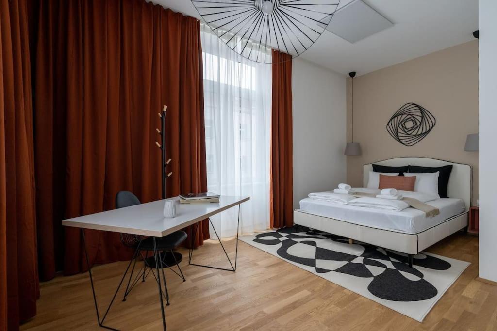 Artful 1br Suite, Nearby By Hm Apartment *