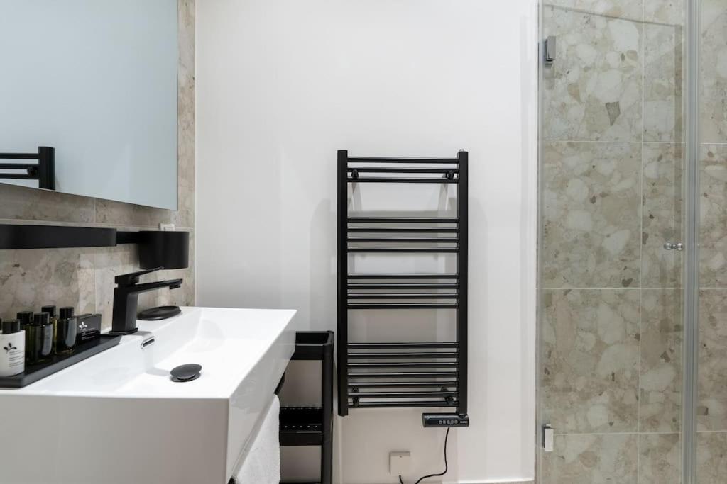 Apartment Pristine 1br Suite, Quick To By Hm Vienna