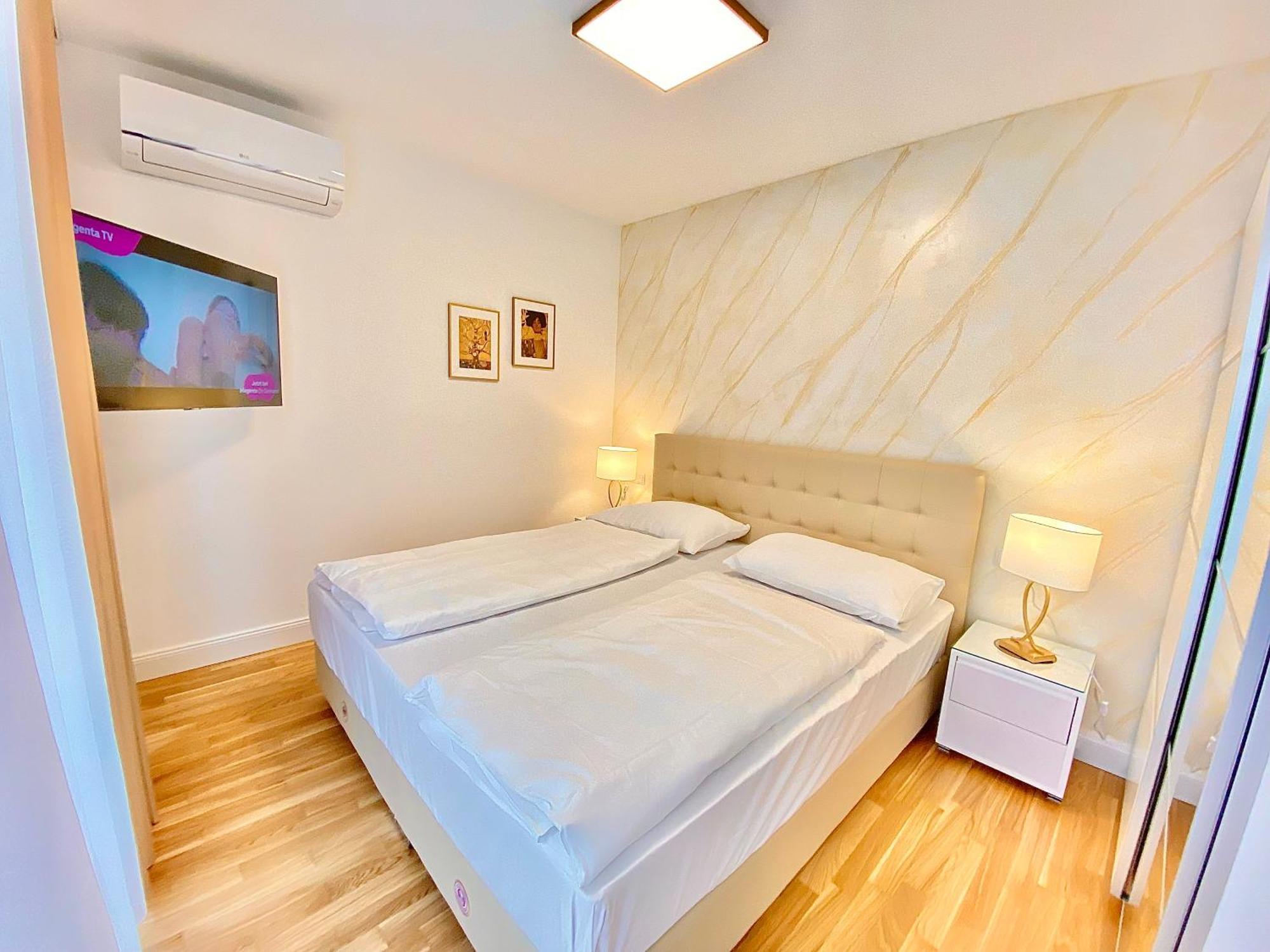 Steiner Residences Rembrandt Apartment