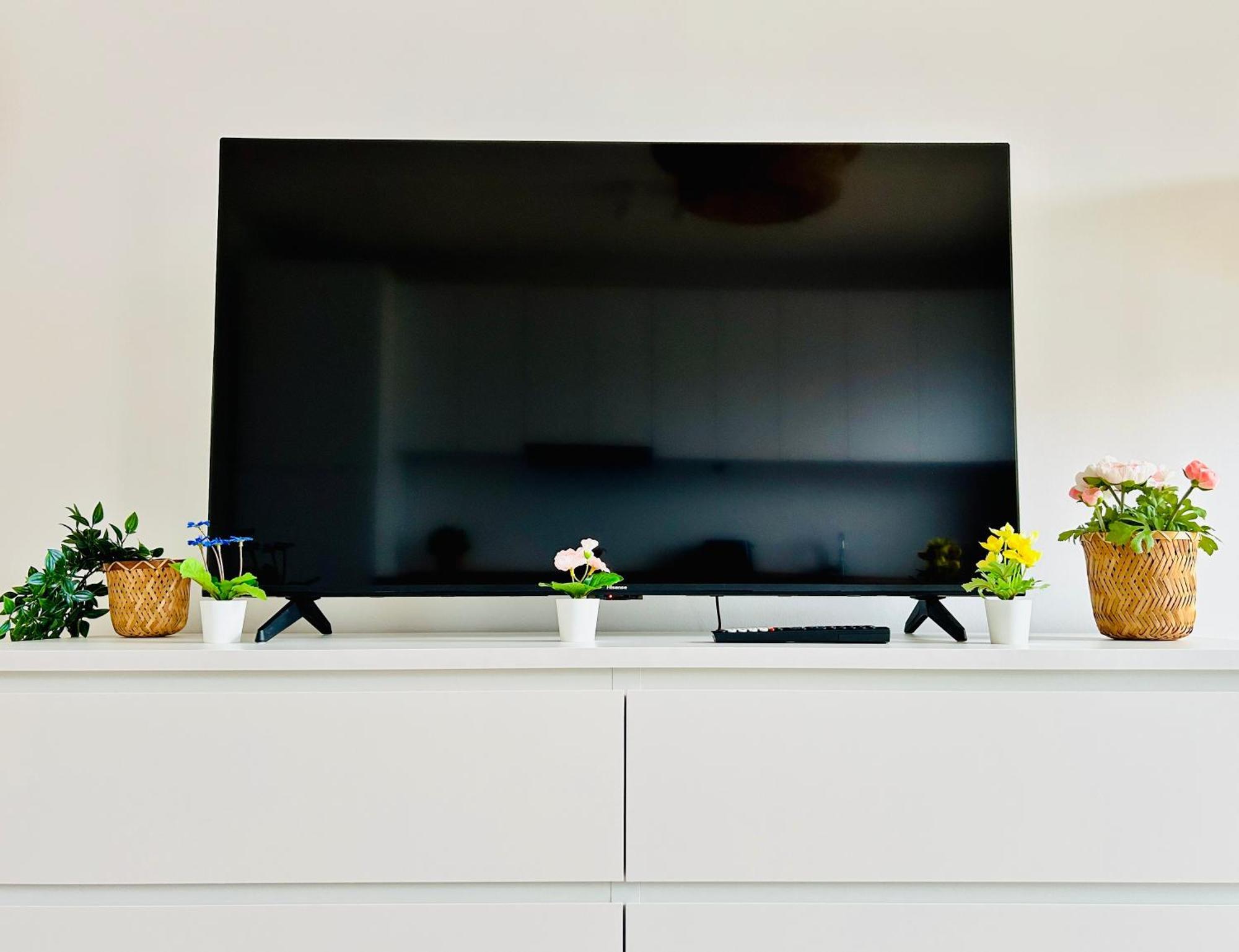 Modern With Balcony & Free Parking - Nearby Metro Apartment Vienna