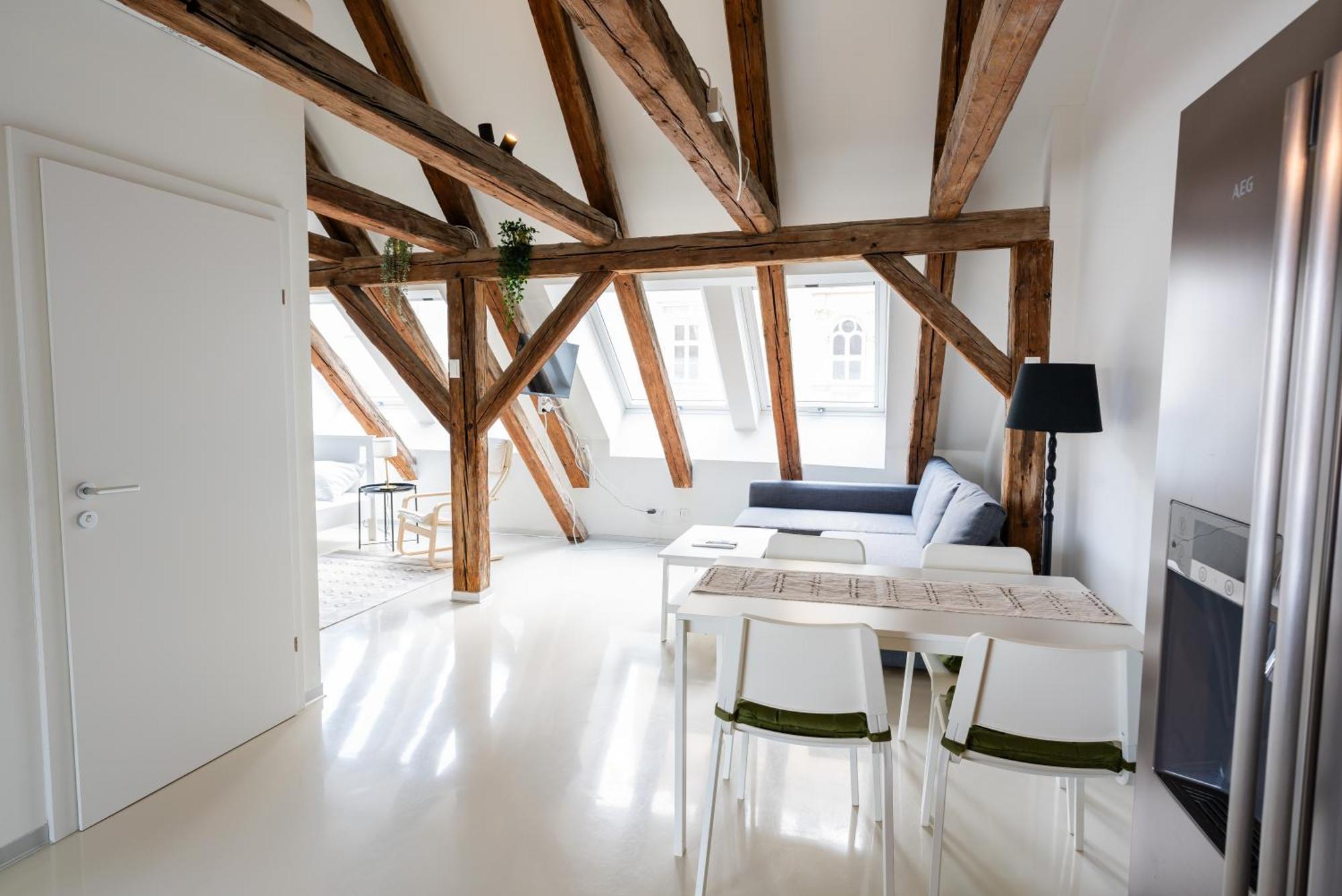 Living - Berggasse Apartment