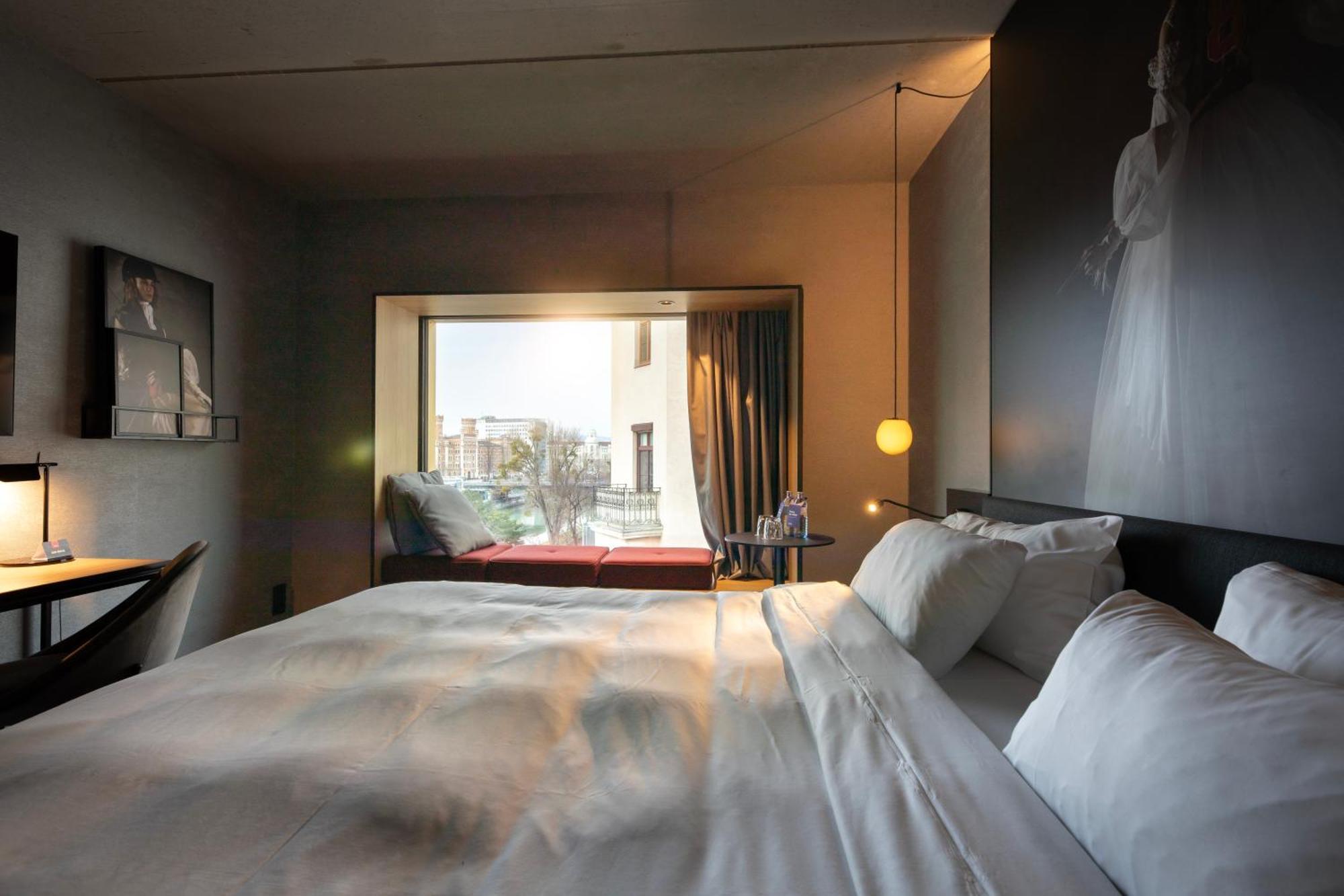 Radisson Red Hotel, 4*