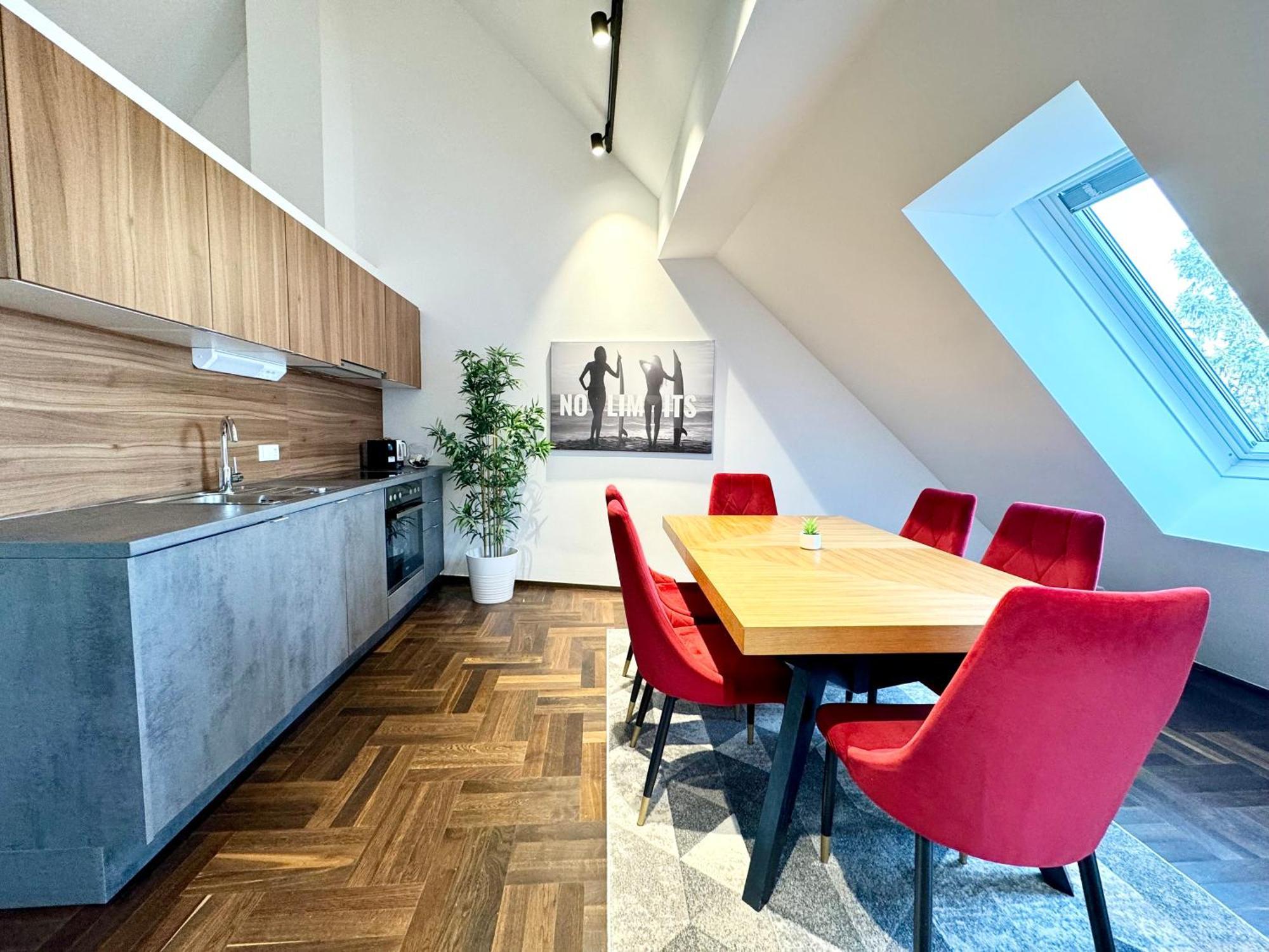 Penthouse Mit Parkplatz Und Balkon Apartment *