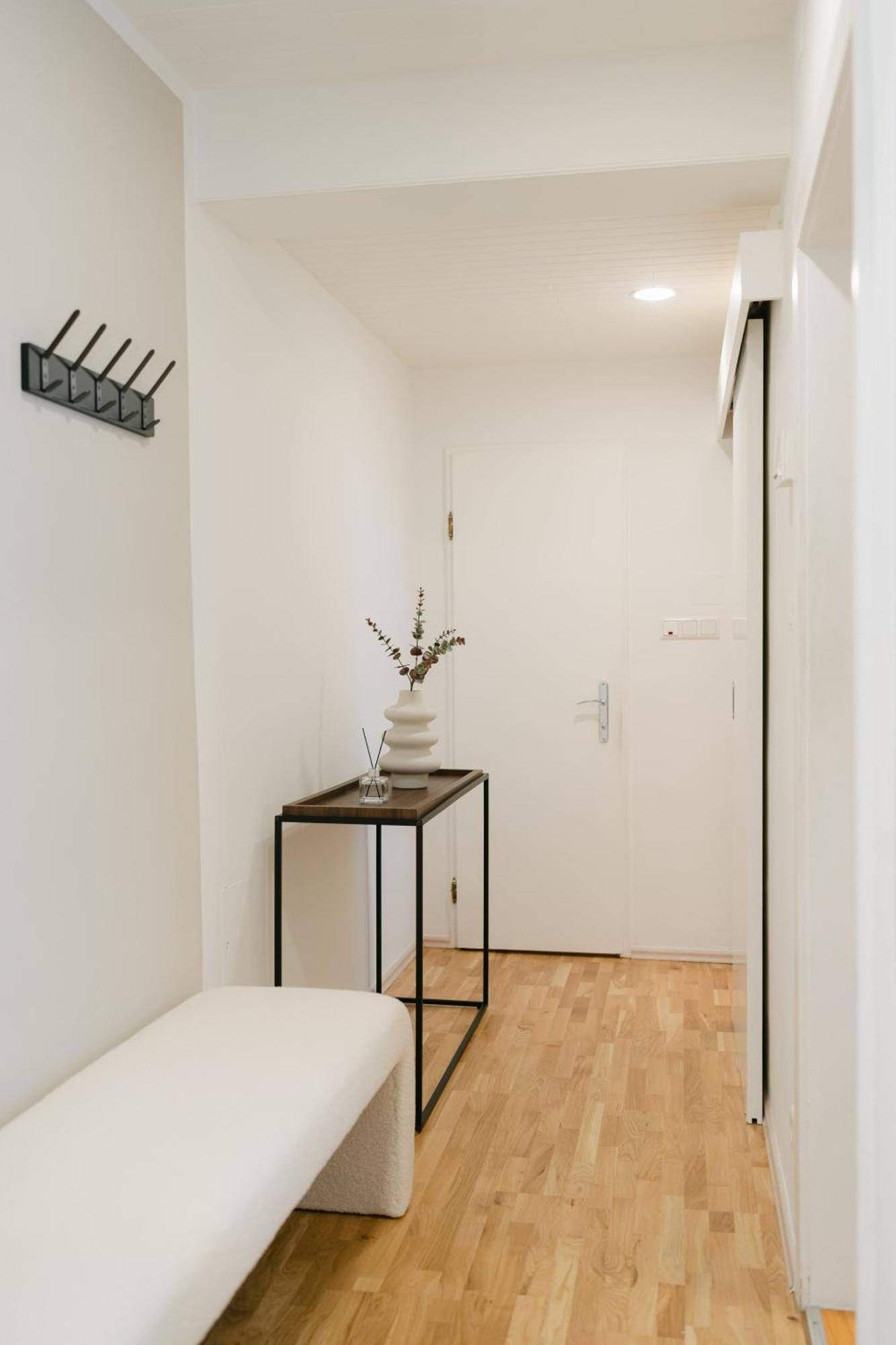 Comfy For 4-6, 5 Min To Center, Metro & Free Parking Wien