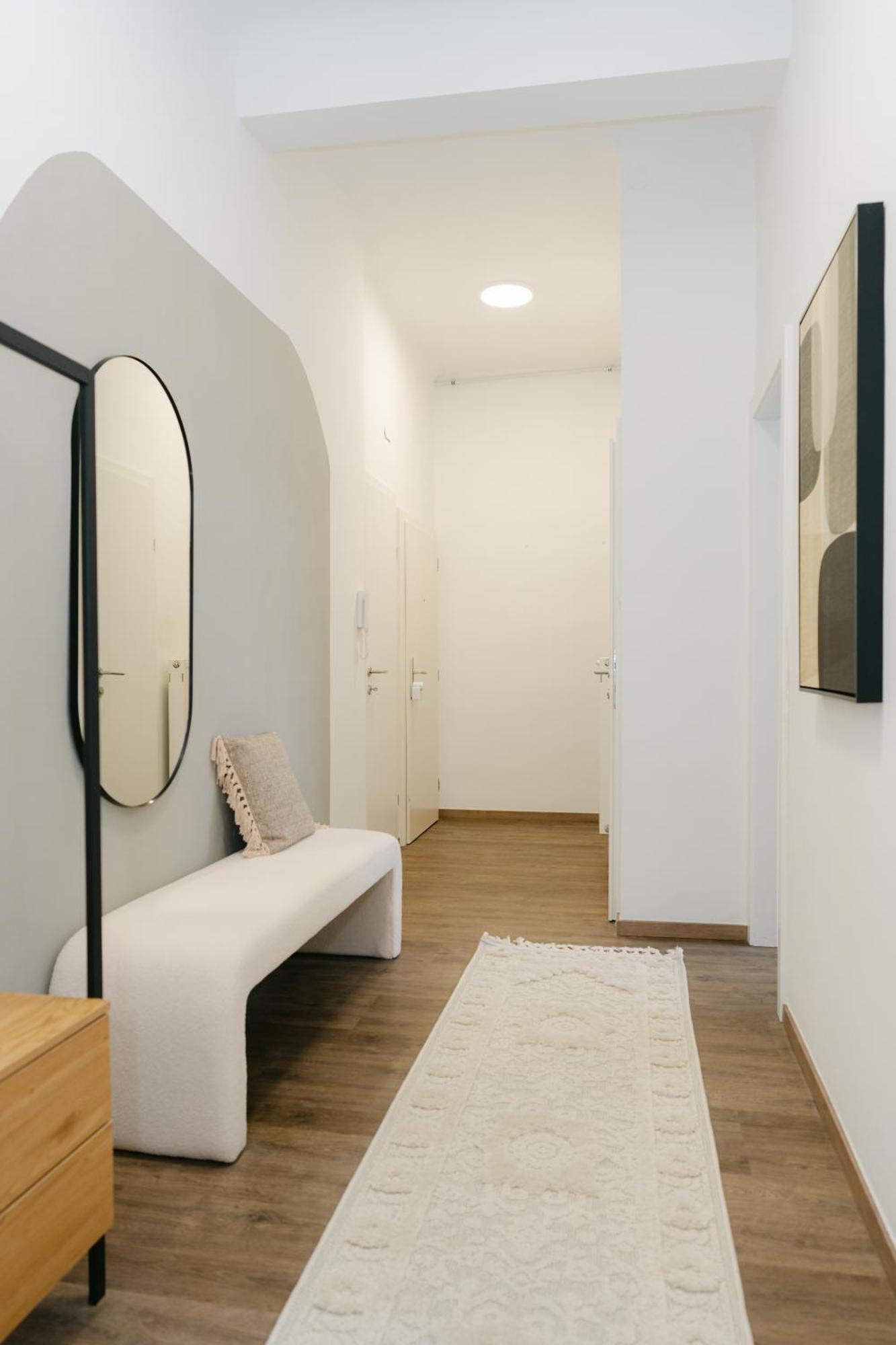 Stylish For 4-6, 5 Min To Center, No Lift Currently Apartment Vienna