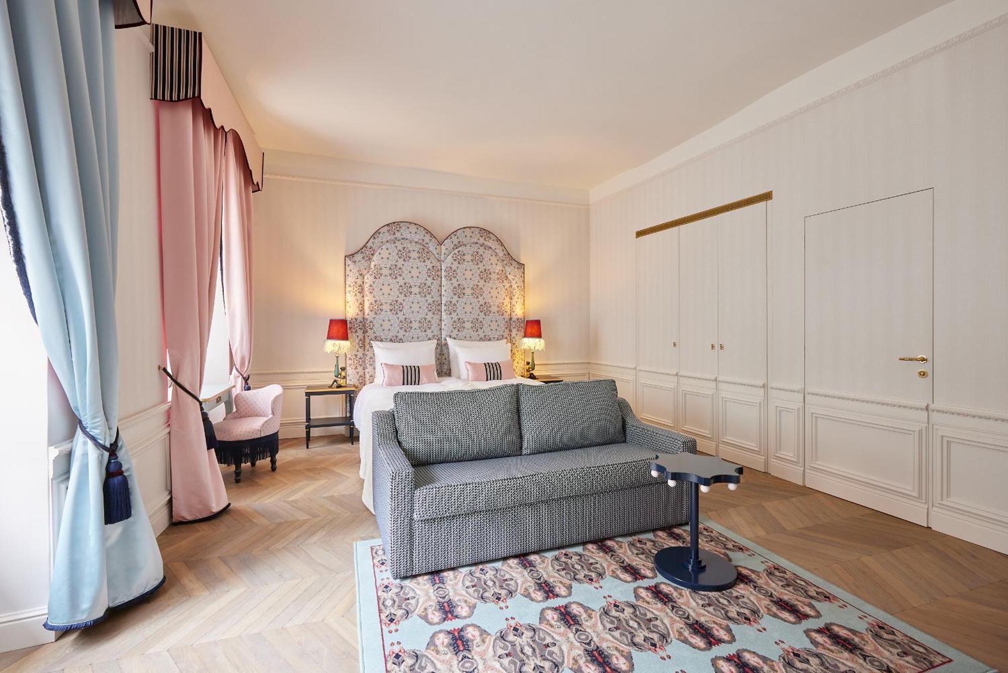 Hotel The Leo Grand