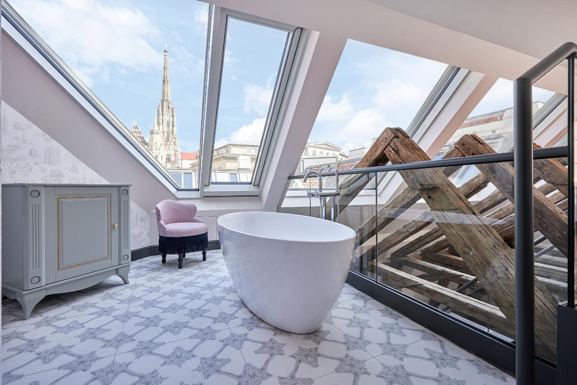 Hotel The Leo Grand 5*