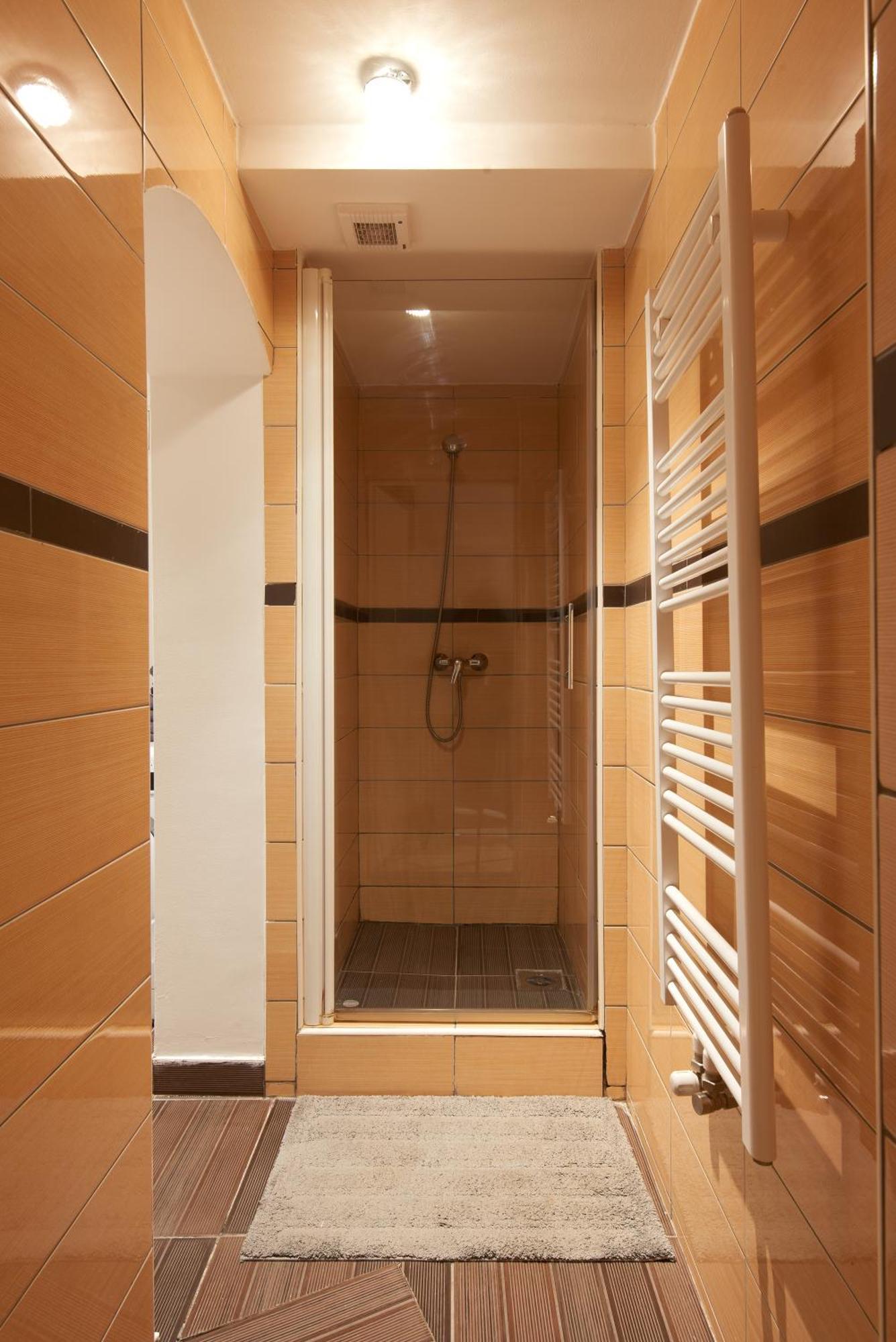 Spacious Near Schoenbrunn Castle Wien