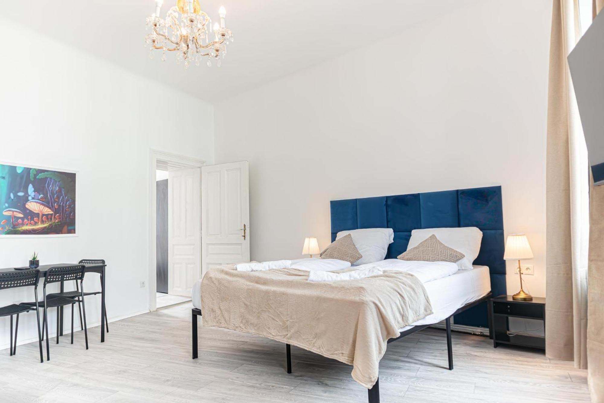 Convenient 2br Apt. Near U6 Station Am Schoepfwerk Vienna