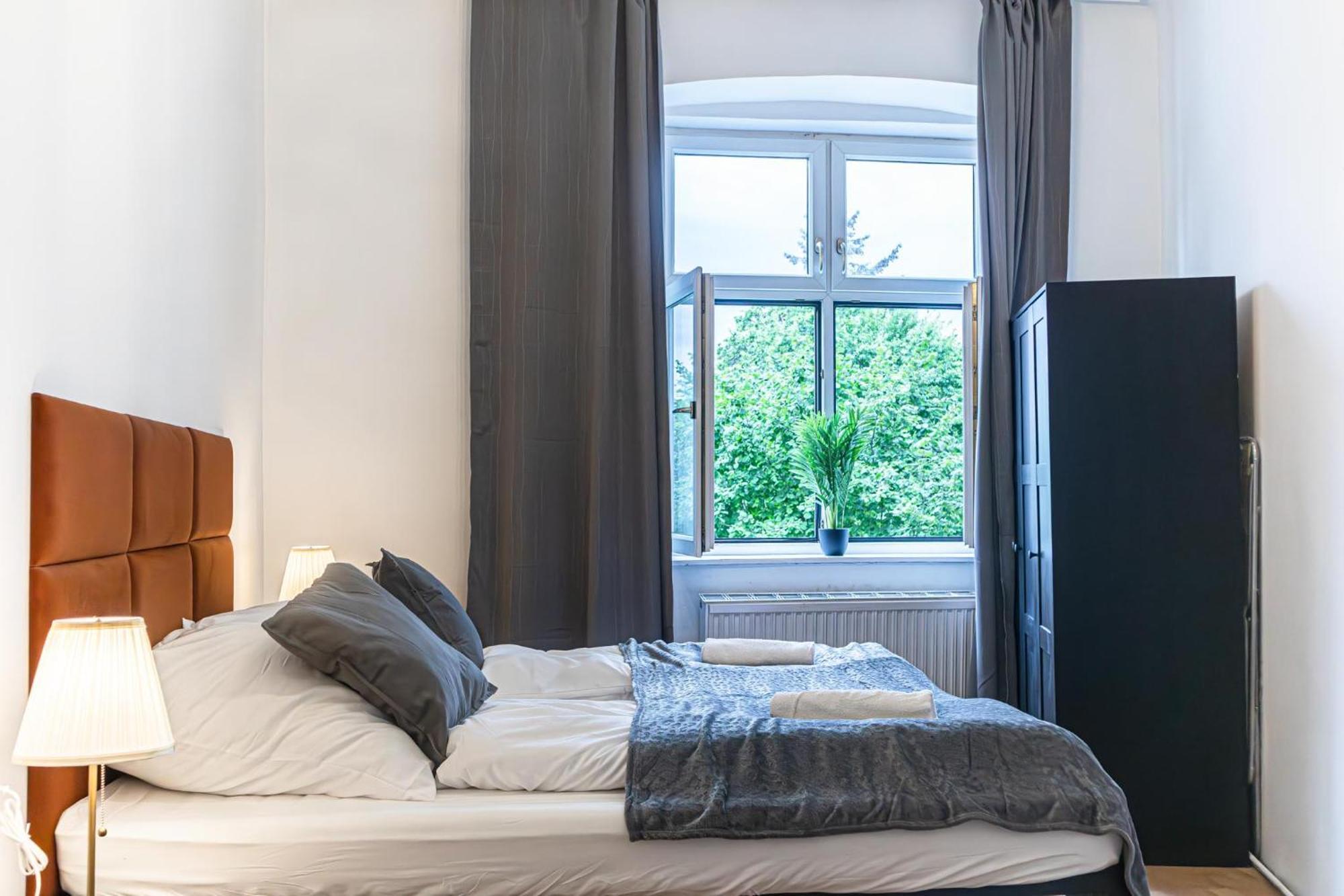 Pleasant 2br Apt- Near Train Station Hetzendorf Vienna