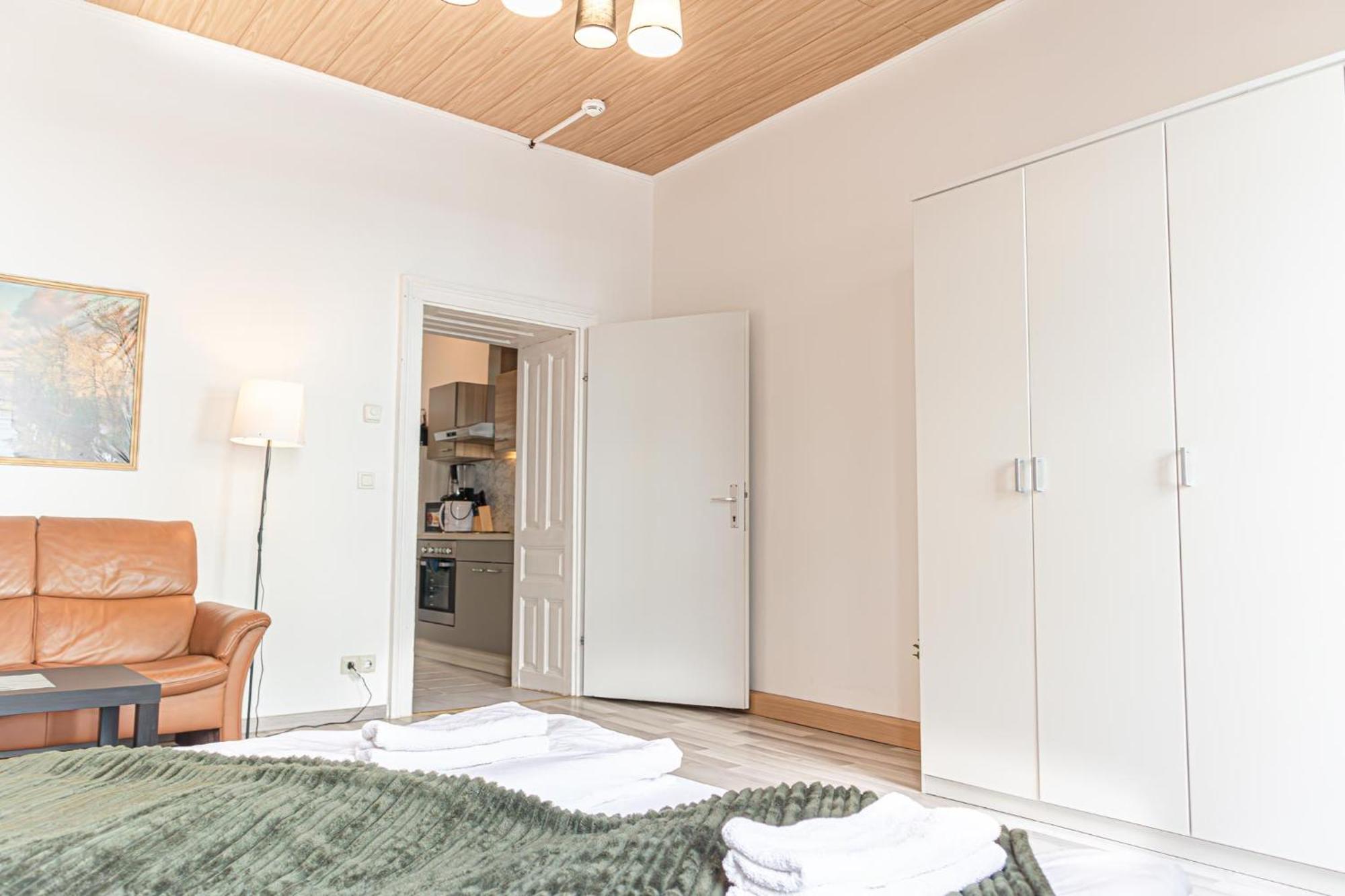 Friendly 2br Apt-near U6 Station Am Schoepfwerk