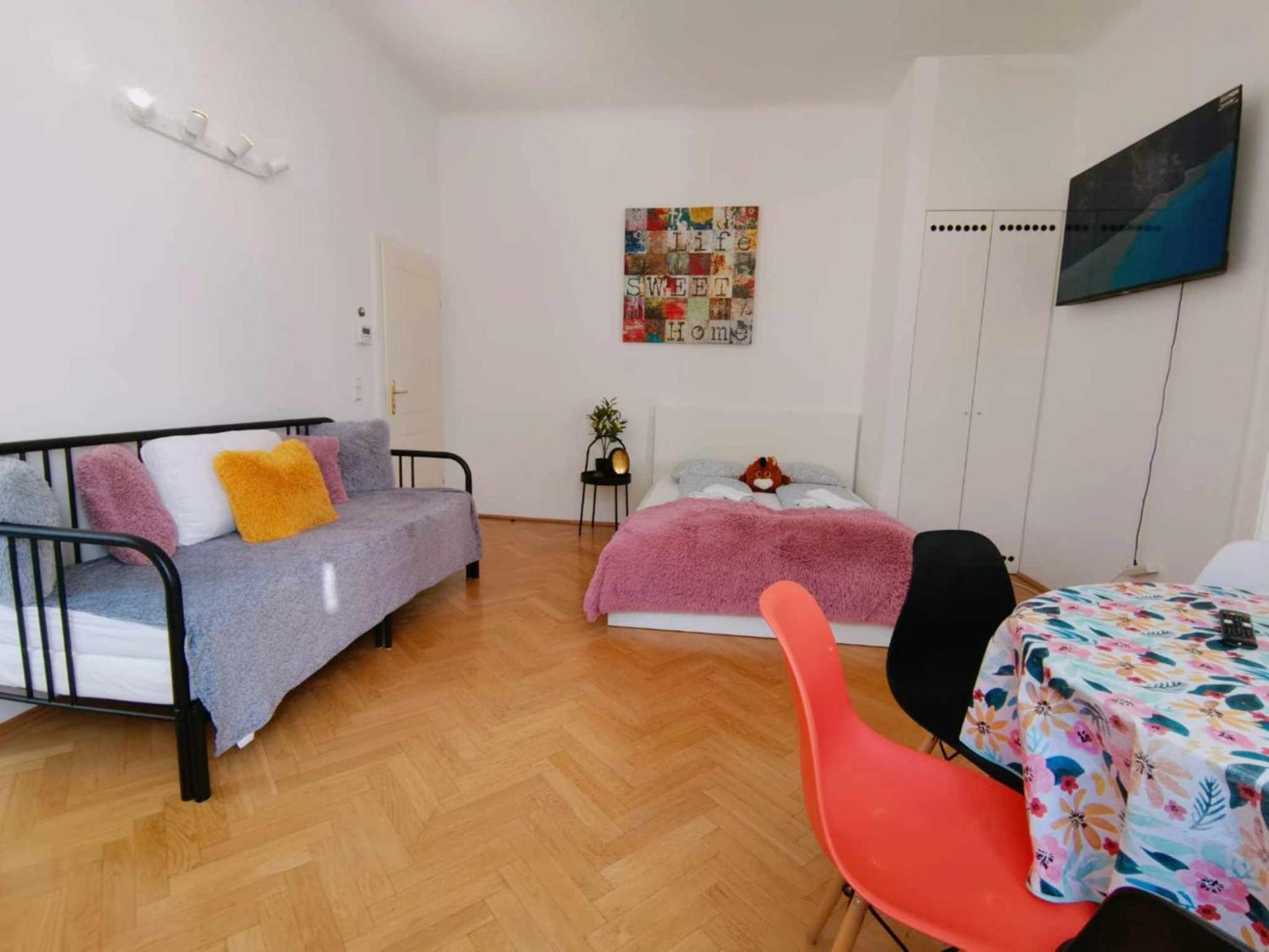 And Round 3 Minutes To Shopping Center And Schoenbrunn Palace Appartamento Vienna