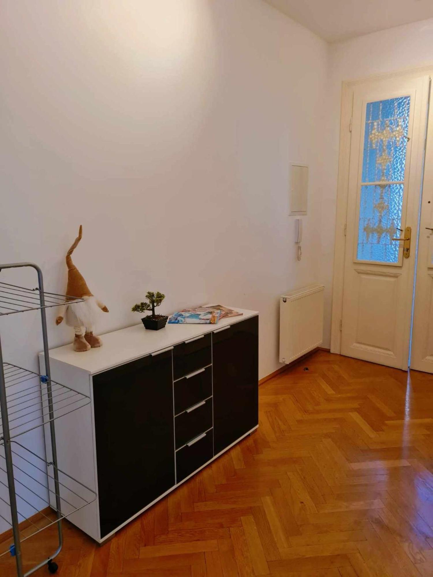 And Round 3 Minutes To Shopping Center And Schoenbrunn Palace Appartamento Vienna