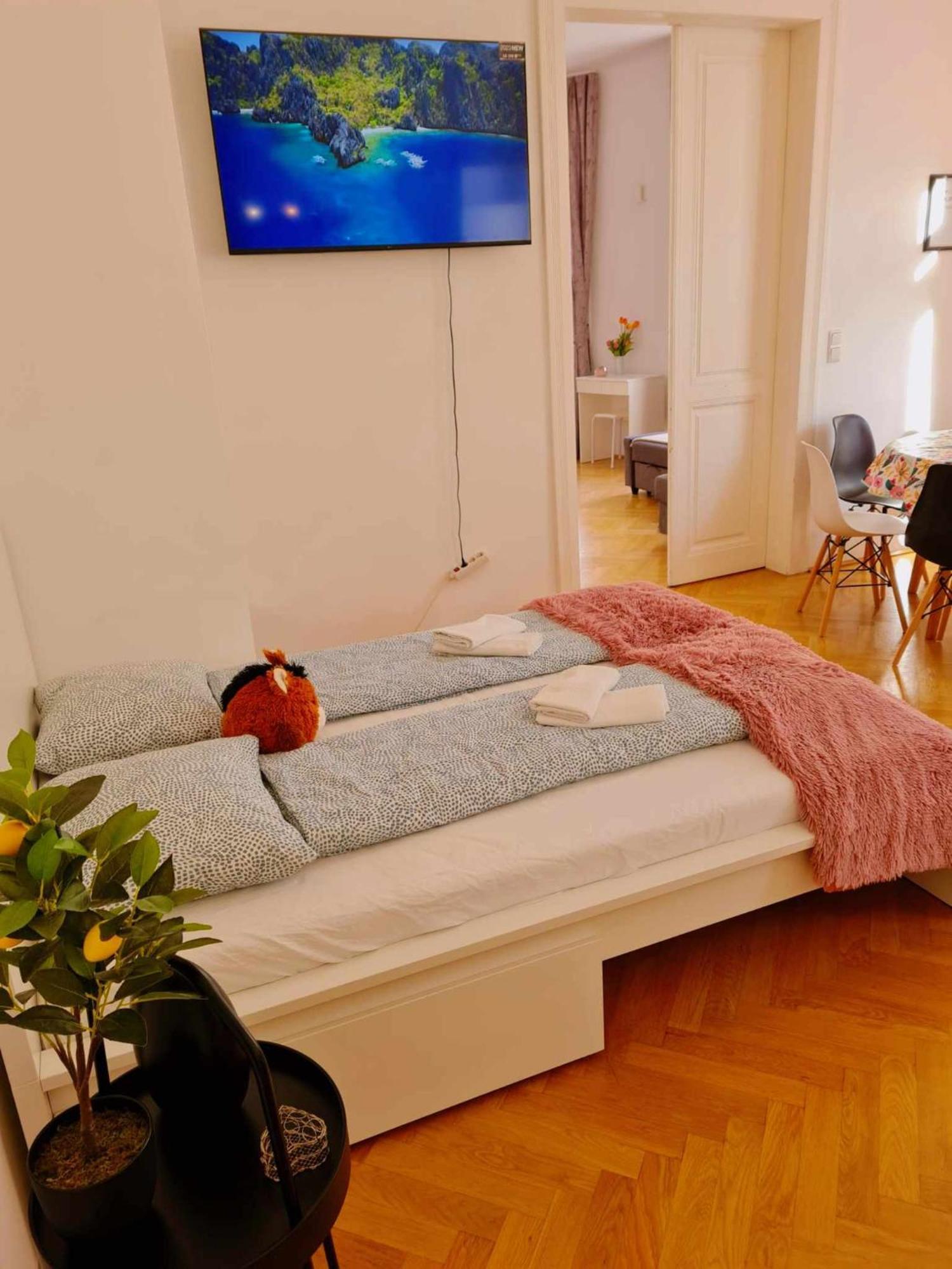 And Round 3 Minutes To Shopping Center And Schoenbrunn Palace * Vienna