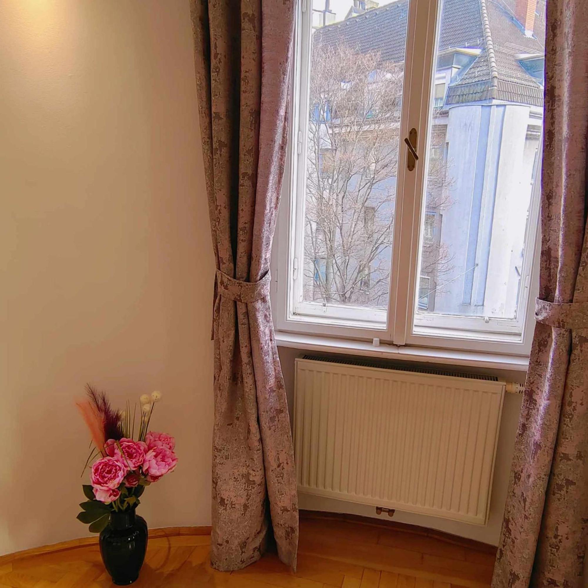 And Round 3 Minutes To Shopping Center And Schoenbrunn Palace Apartment Vienna