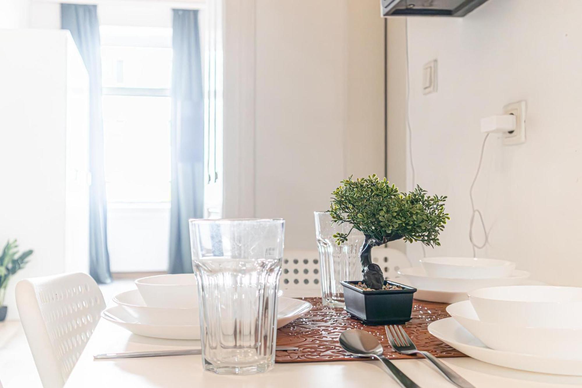 Friendly 2br Apt-near U6 Station Am Schoepfwerk *
