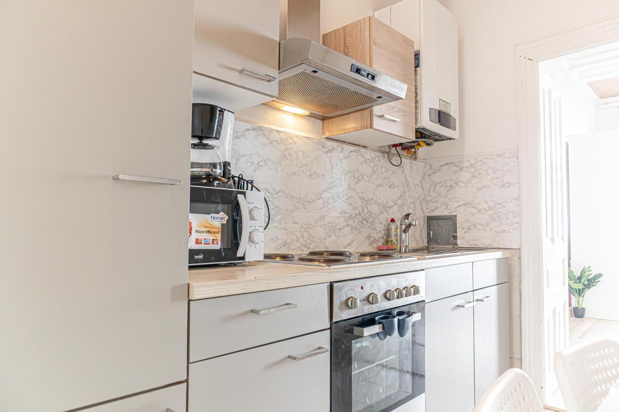 Friendly 2br Apt-near U6 Station Am Schoepfwerk *