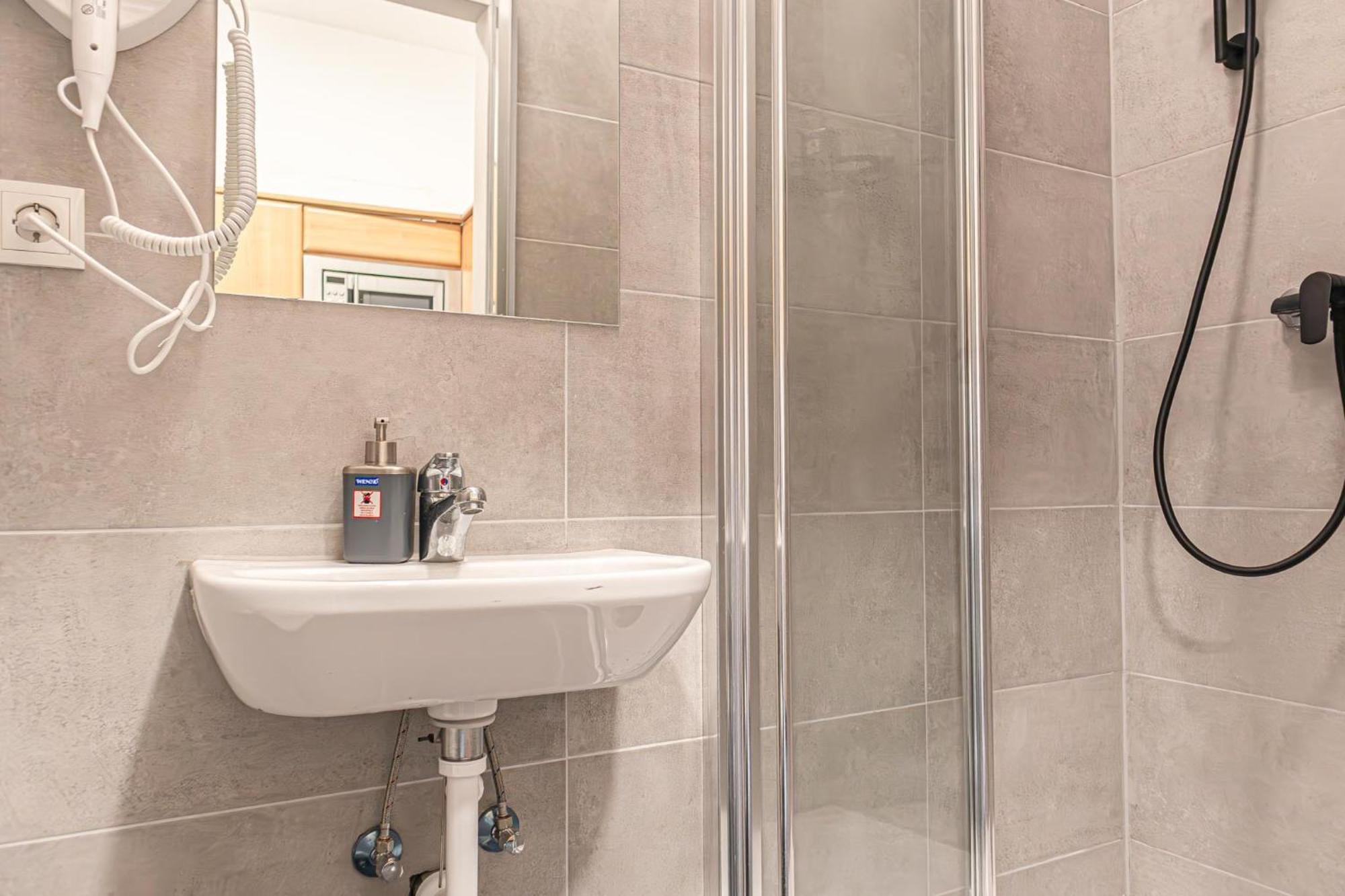 Inviting 1br Apt-near U6 Station Am Schoepfwerk