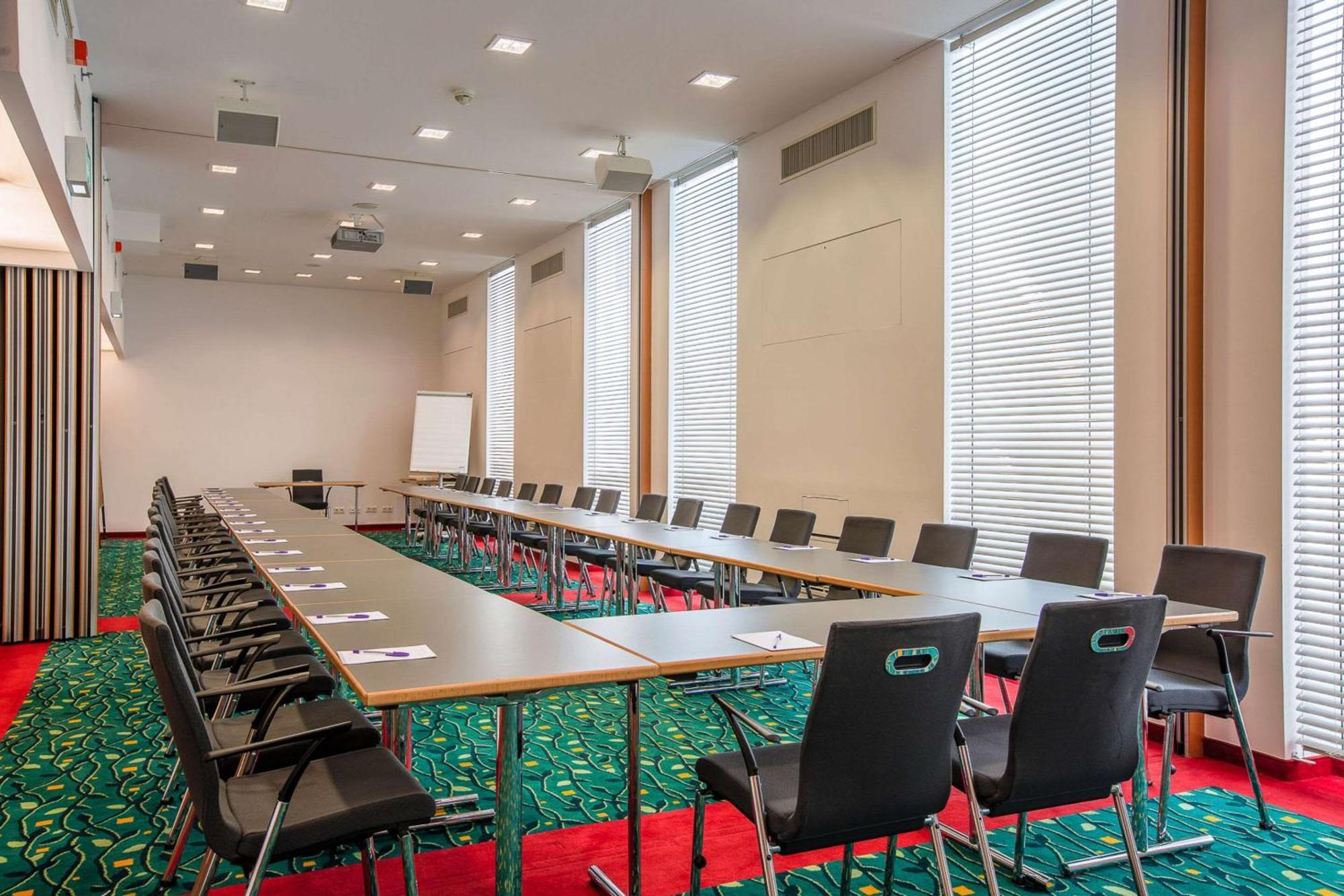 Hotel Courtyard By Marriott Schoenbrunn 4*