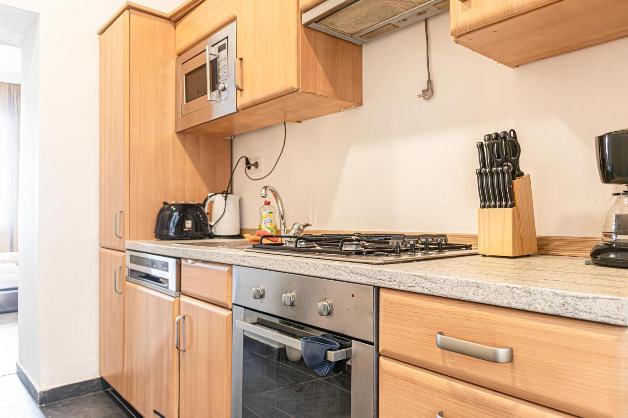 Neighboring 3 Apts.- Ideal For Families & Friends Apartment