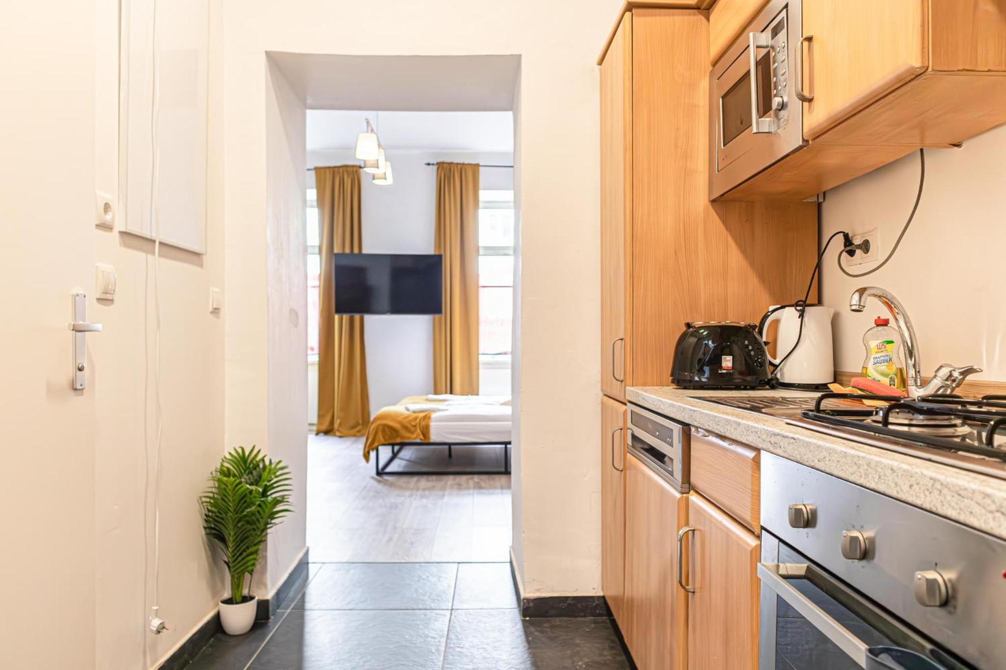 Neighboring 3 Apts.- Ideal For Families & Friends Apartment