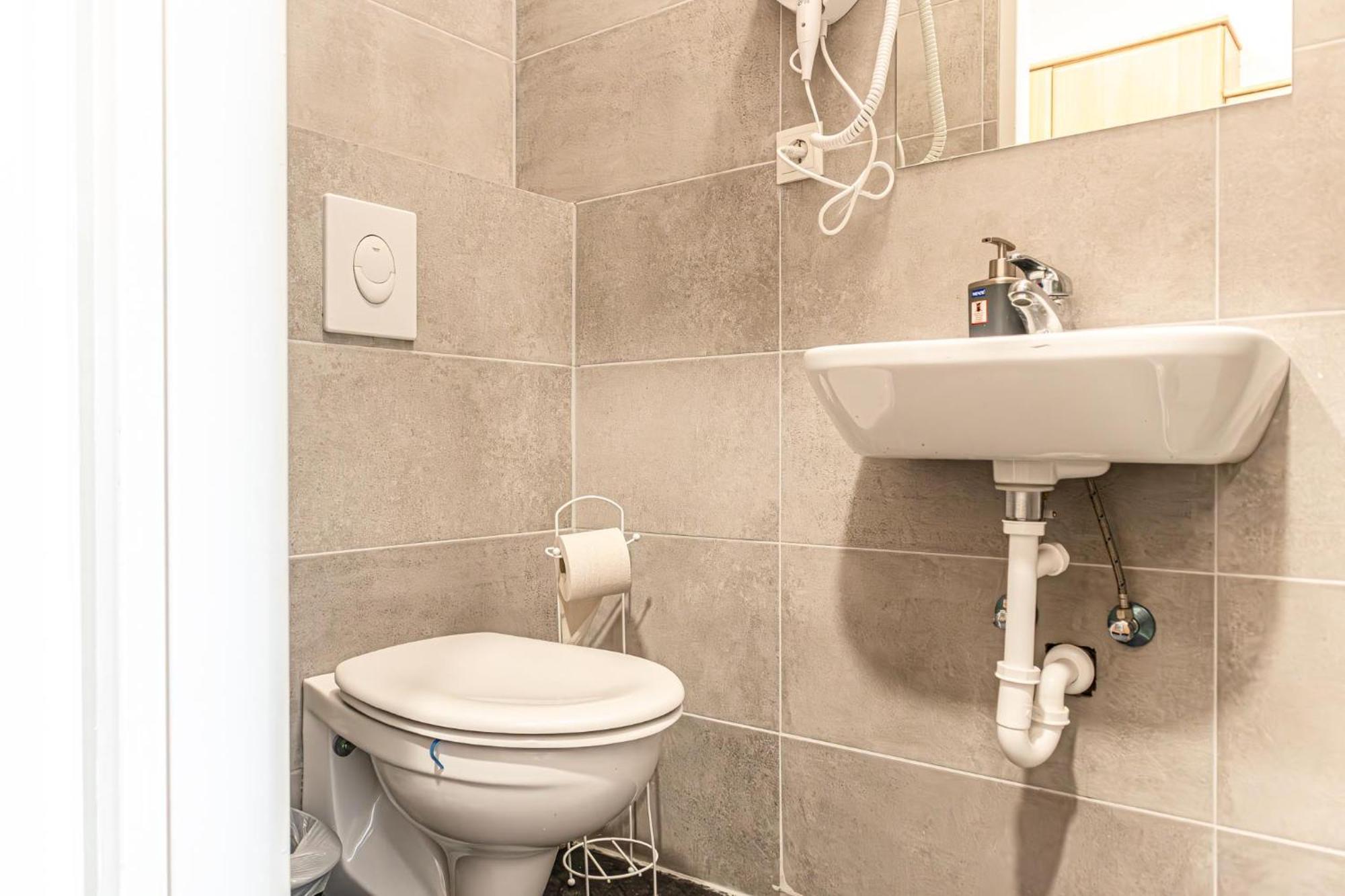Neighboring 3 Apts.- Ideal For Families & Friends Apartment