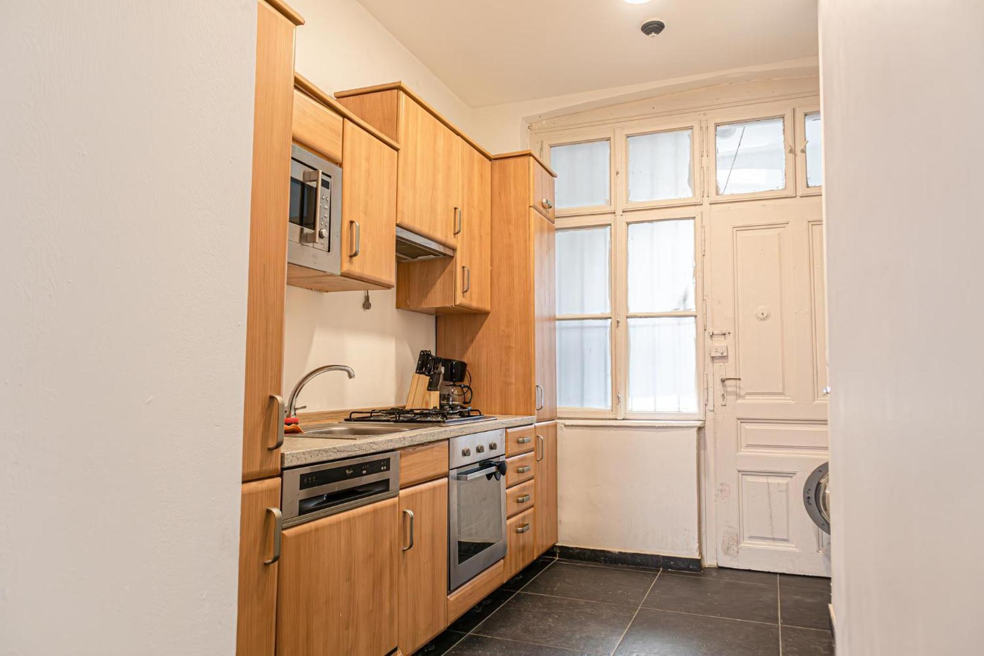 Neighboring 3 Apts.- Ideal For Families & Friends *