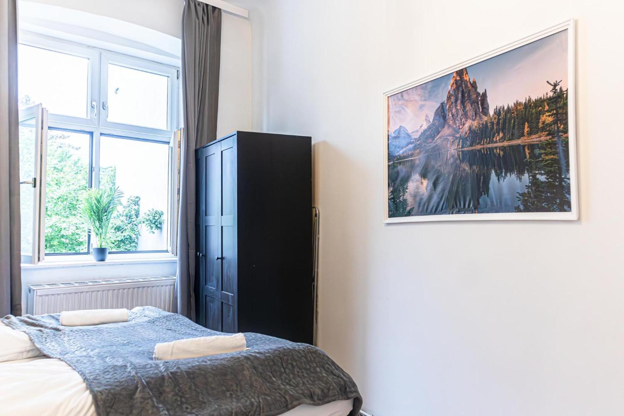 Apartment Pleasant 2br Apt- Near Train Station Hetzendorf Vienna