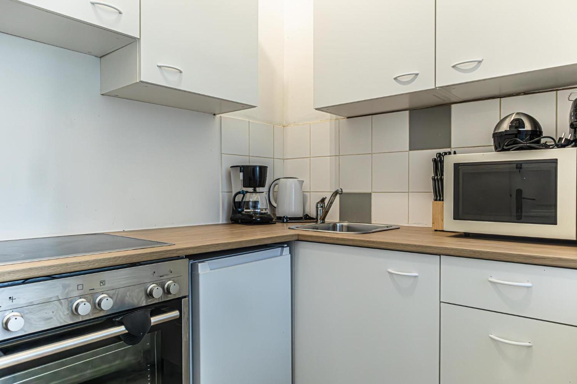 Pleasant 2br Apt- Near Train Station Hetzendorf Vienna