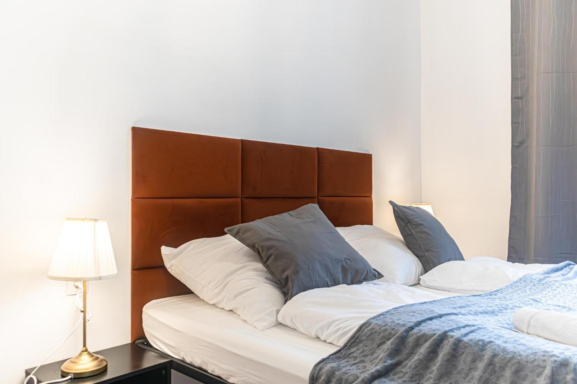 Pleasant 2br Apt- Near Train Station Hetzendorf Apartment *