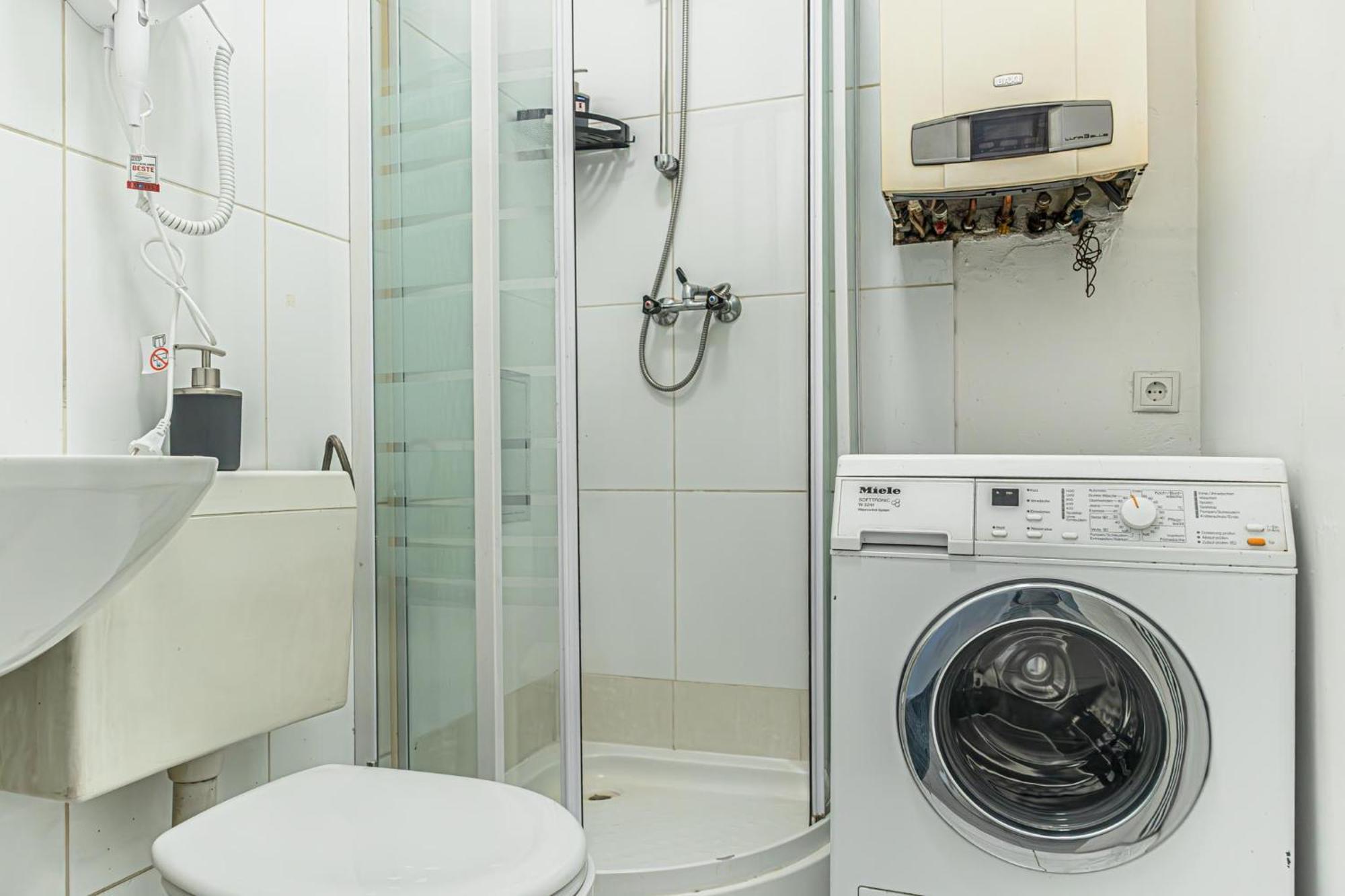 Pleasant 2br Apt- Near Train Station Hetzendorf Vienna