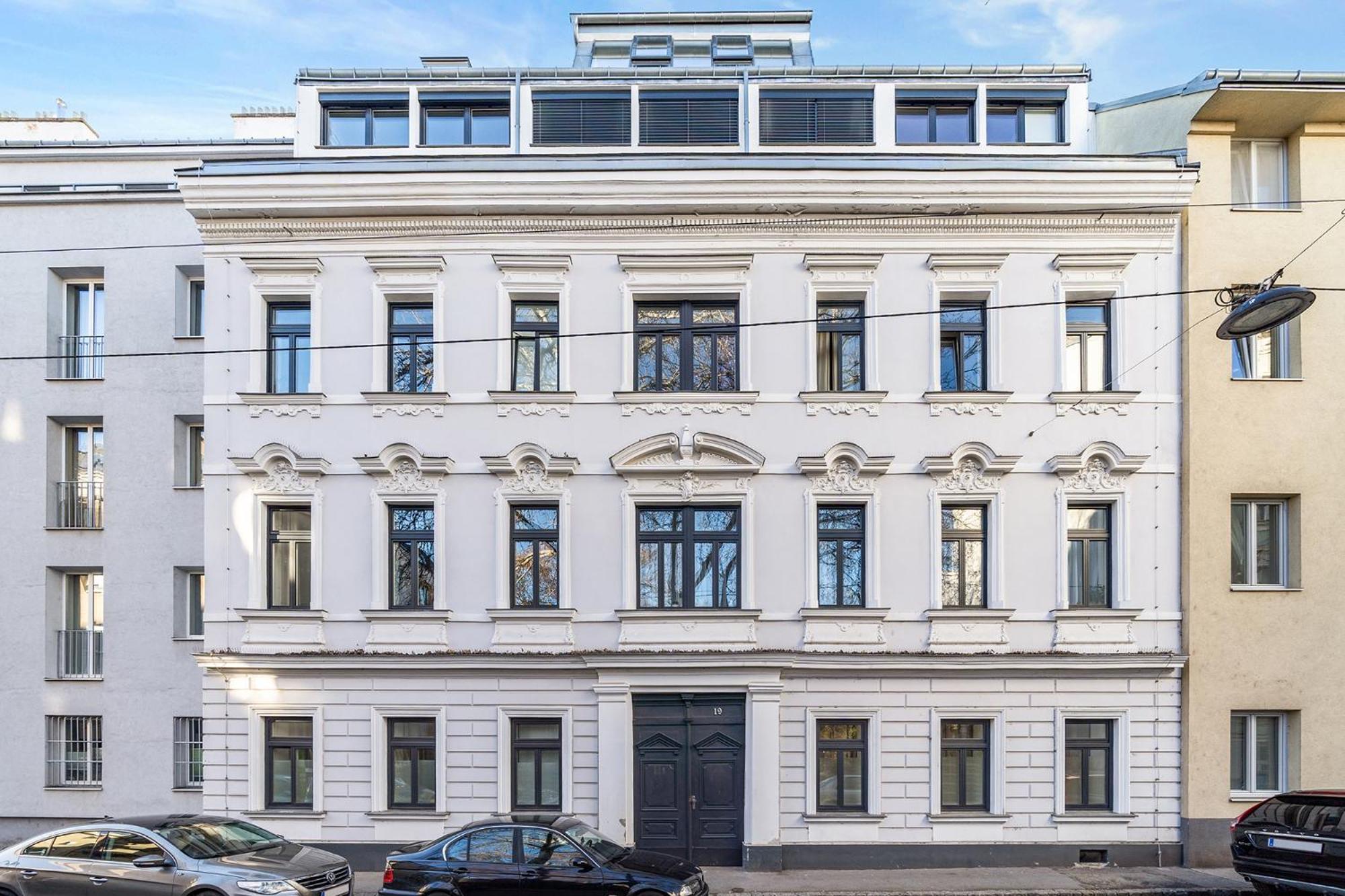 Chic Residences #presidential #brand New# * Vienna