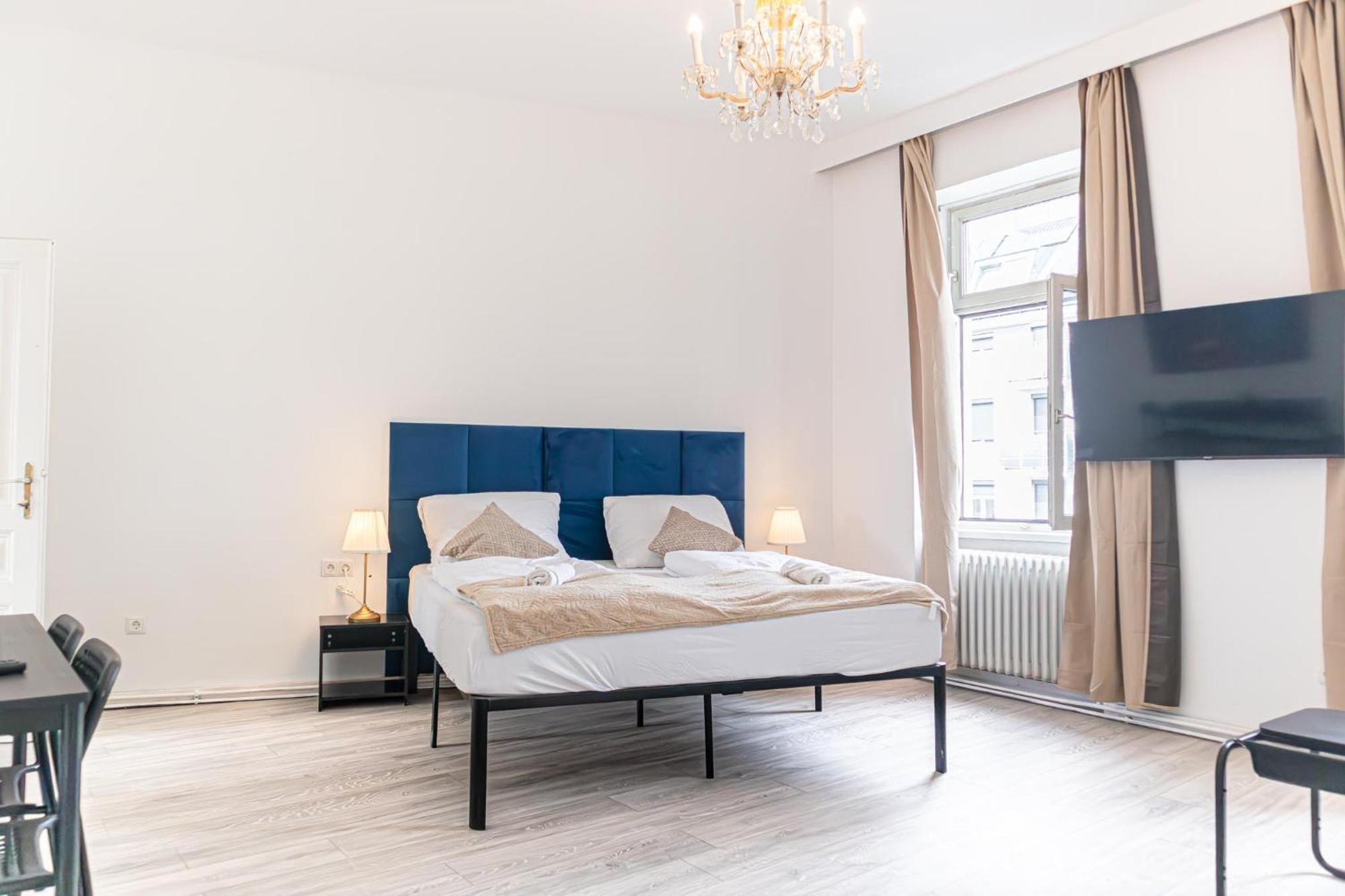 Apartment Convenient 2br Apt. Near U6 Station Am Schoepfwerk
