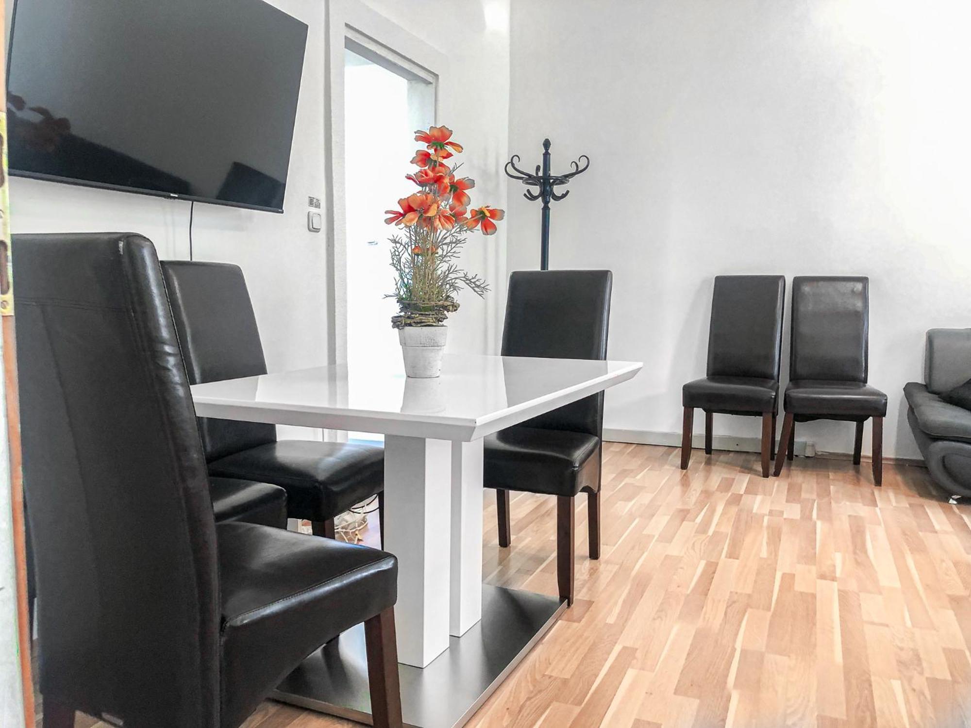Apartment Stylish 2-br In Vienna's Simmering Area Vienna