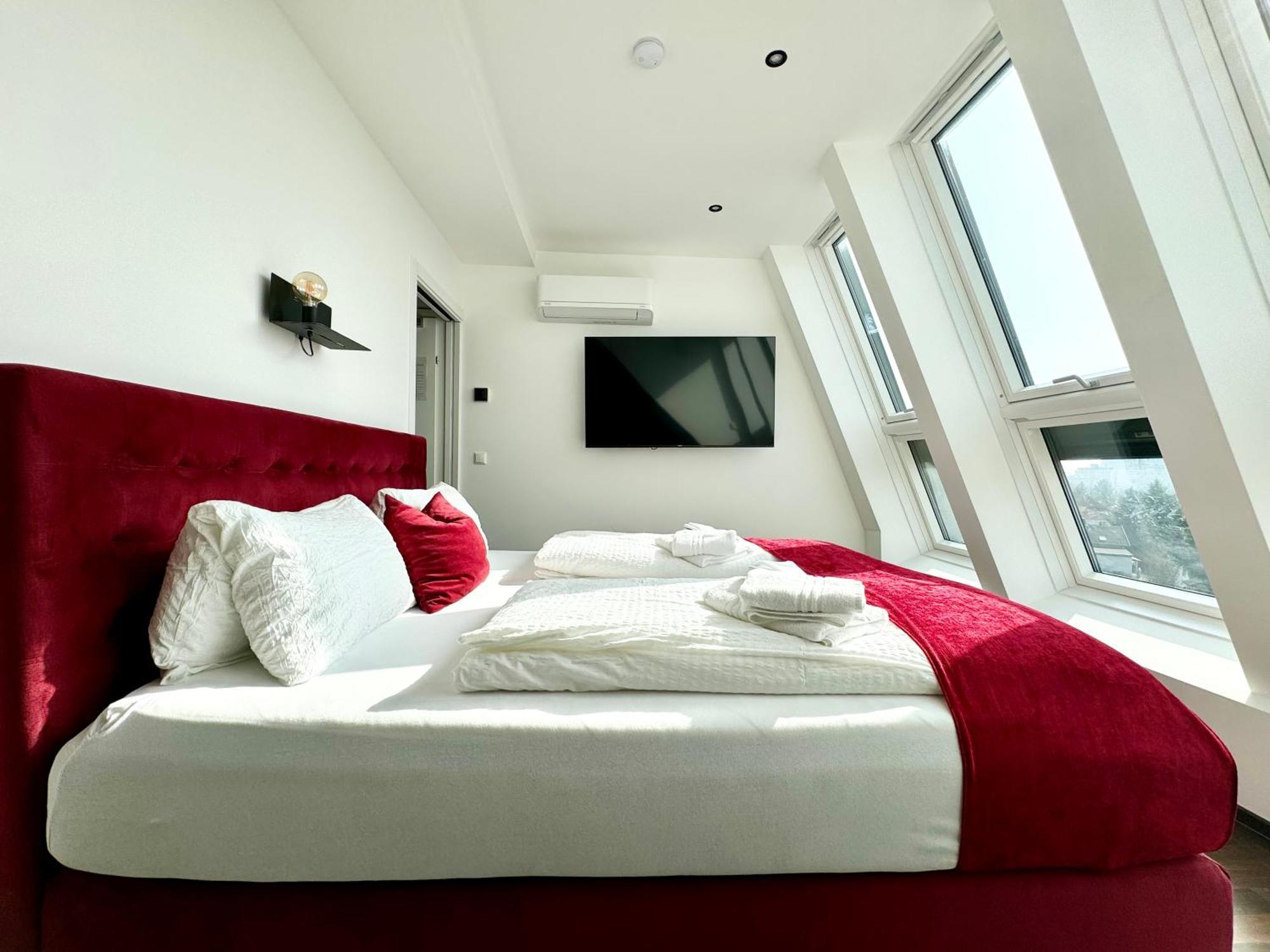 Penthouse Mit Parkplatz Und Balkon * Vienna