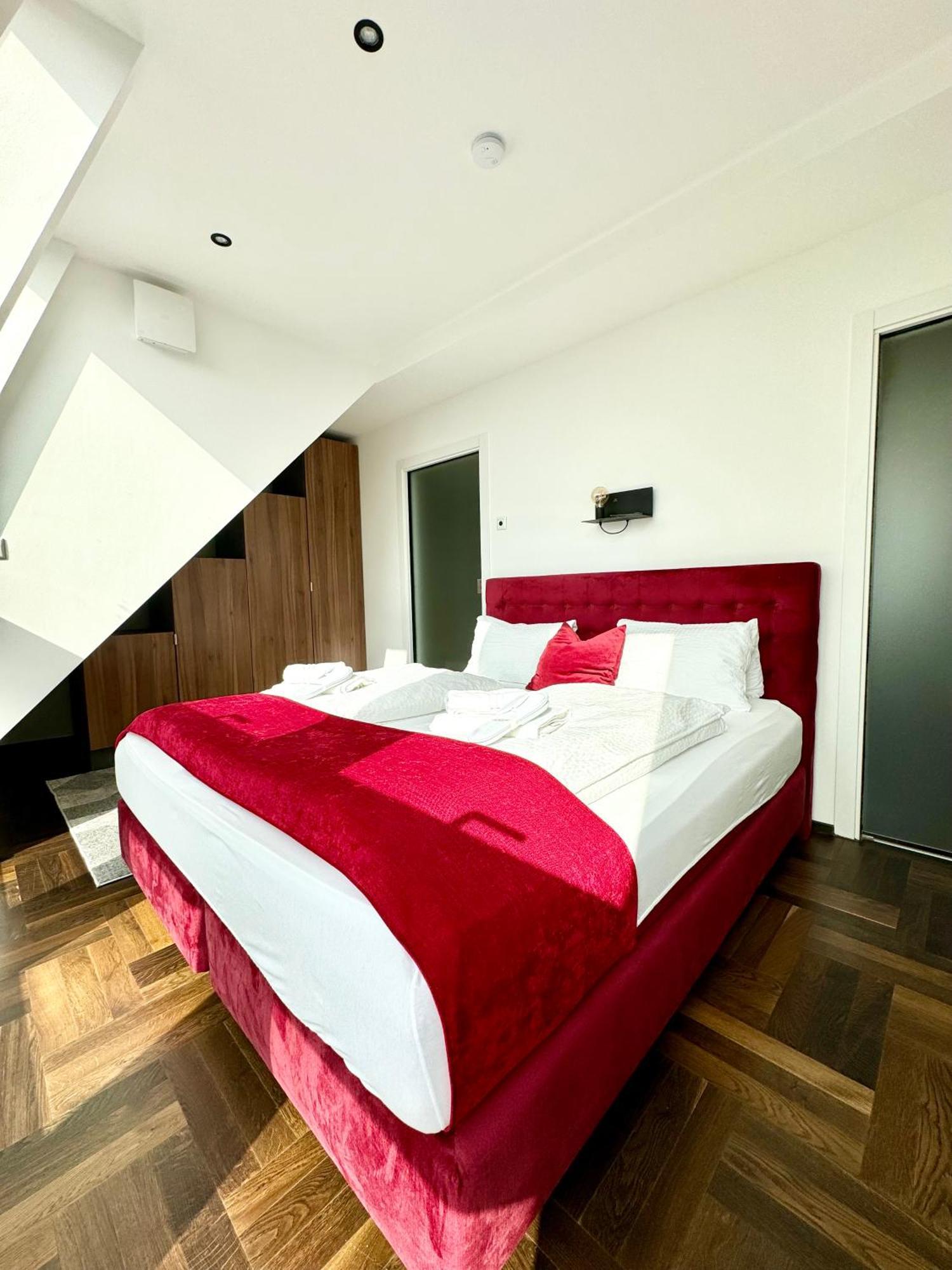 Penthouse Mit Parkplatz Und Balkon * Vienna
