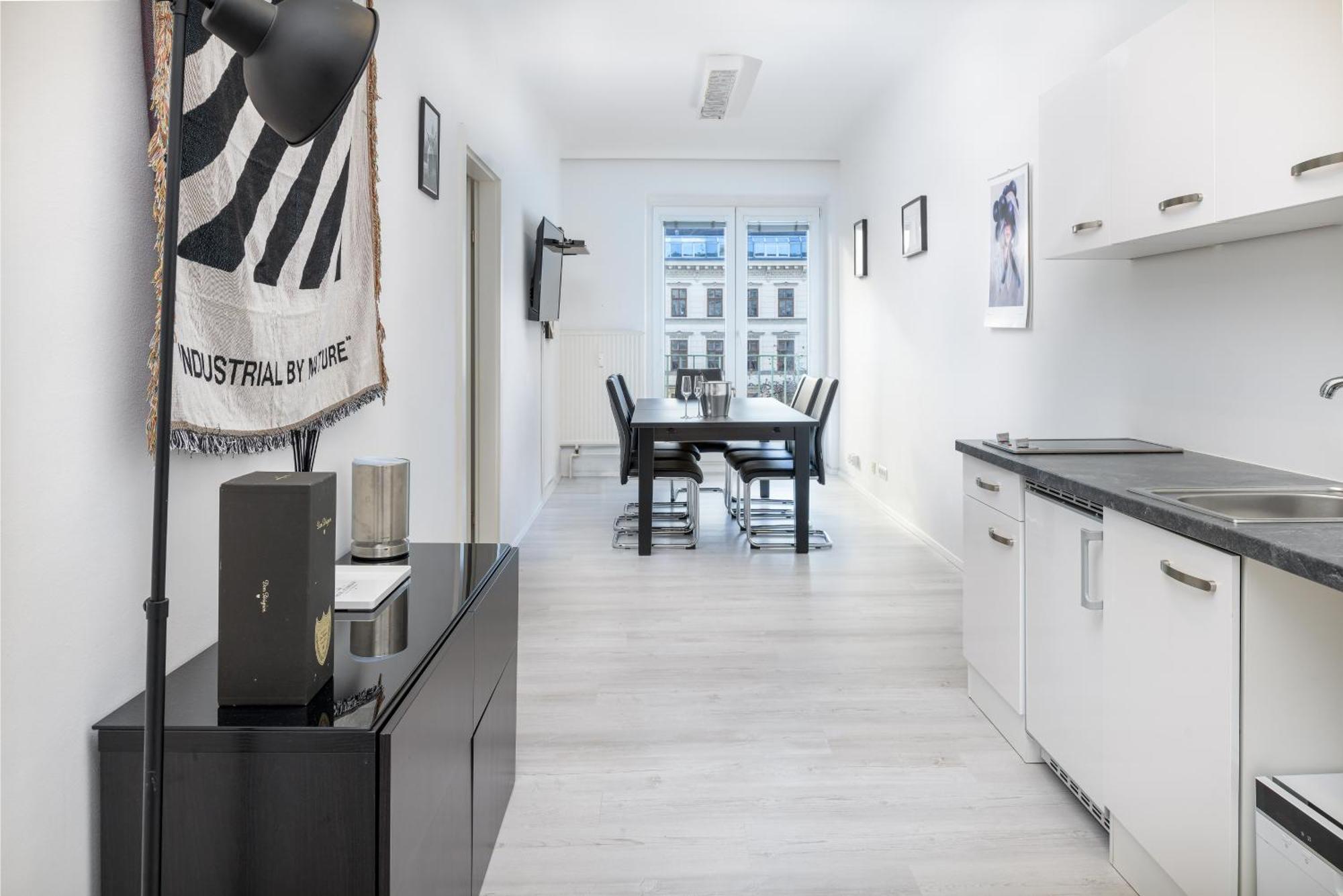 *opera Luxury Apartment* 2br