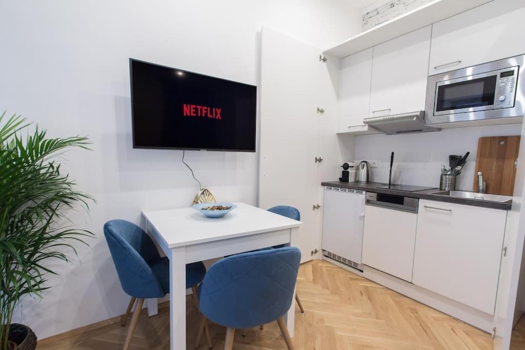 Comfort Mit Privater Terrasse I Levestate Apartment