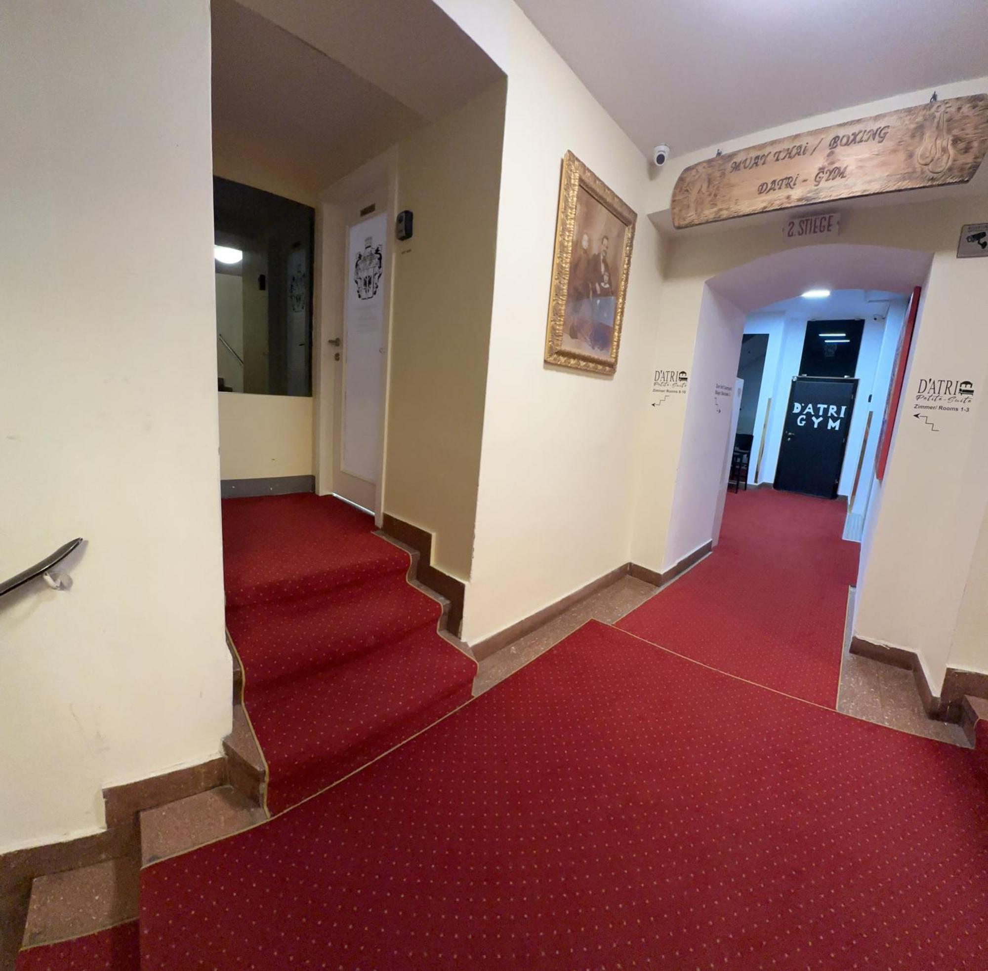 Datri Petite 1 - 3