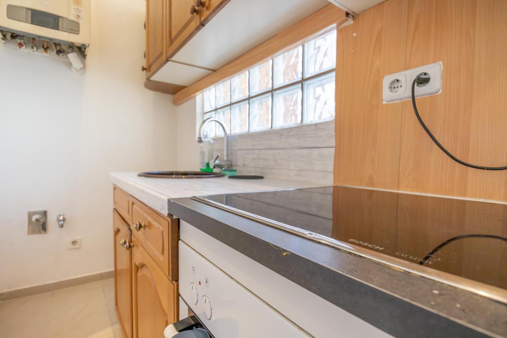 Apartment Chic: Spacious 2 Bedroom Hideaway With Local Flair