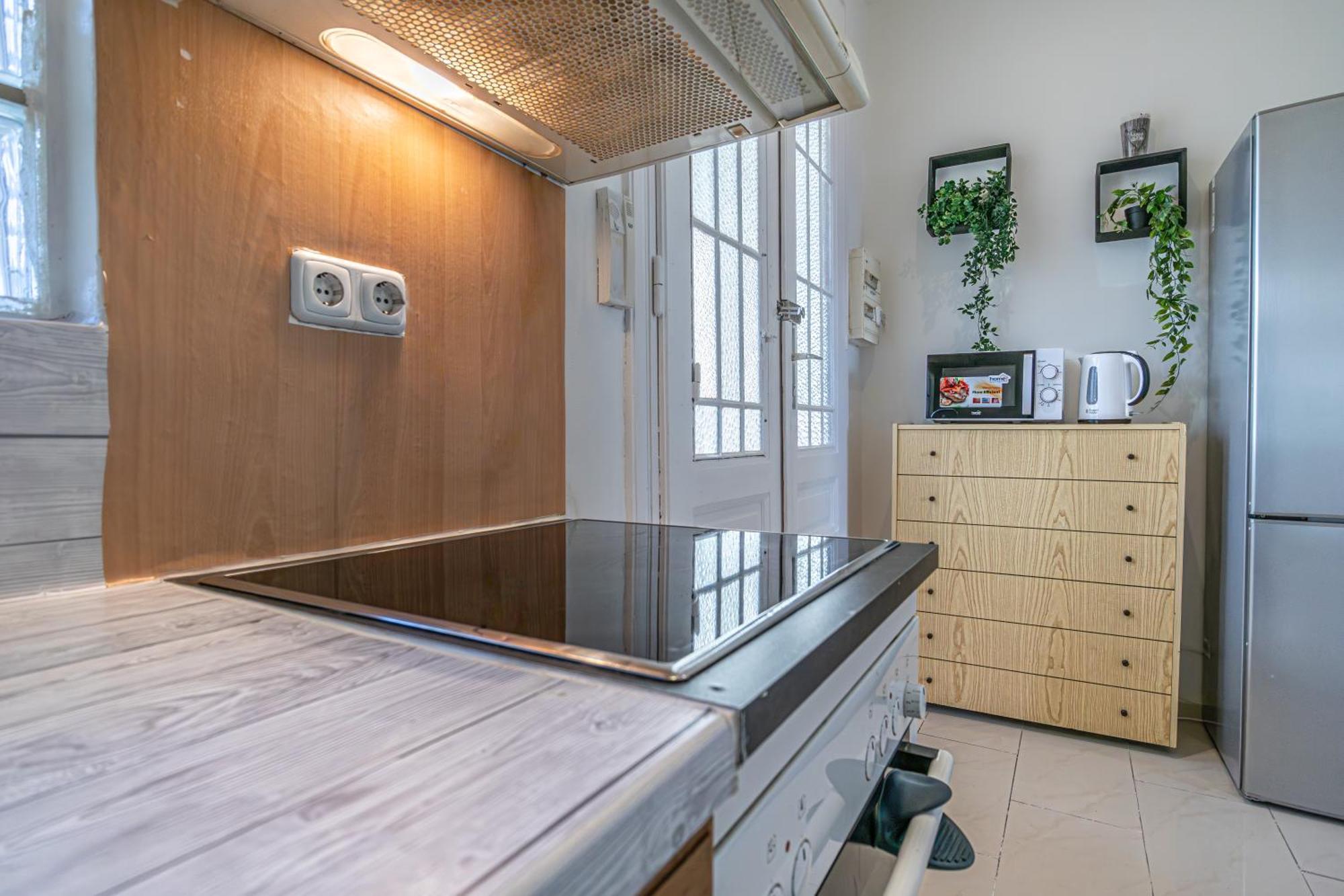 Chic: Spacious 2 Bedroom Hideaway With Local Flair Apartment Vienna