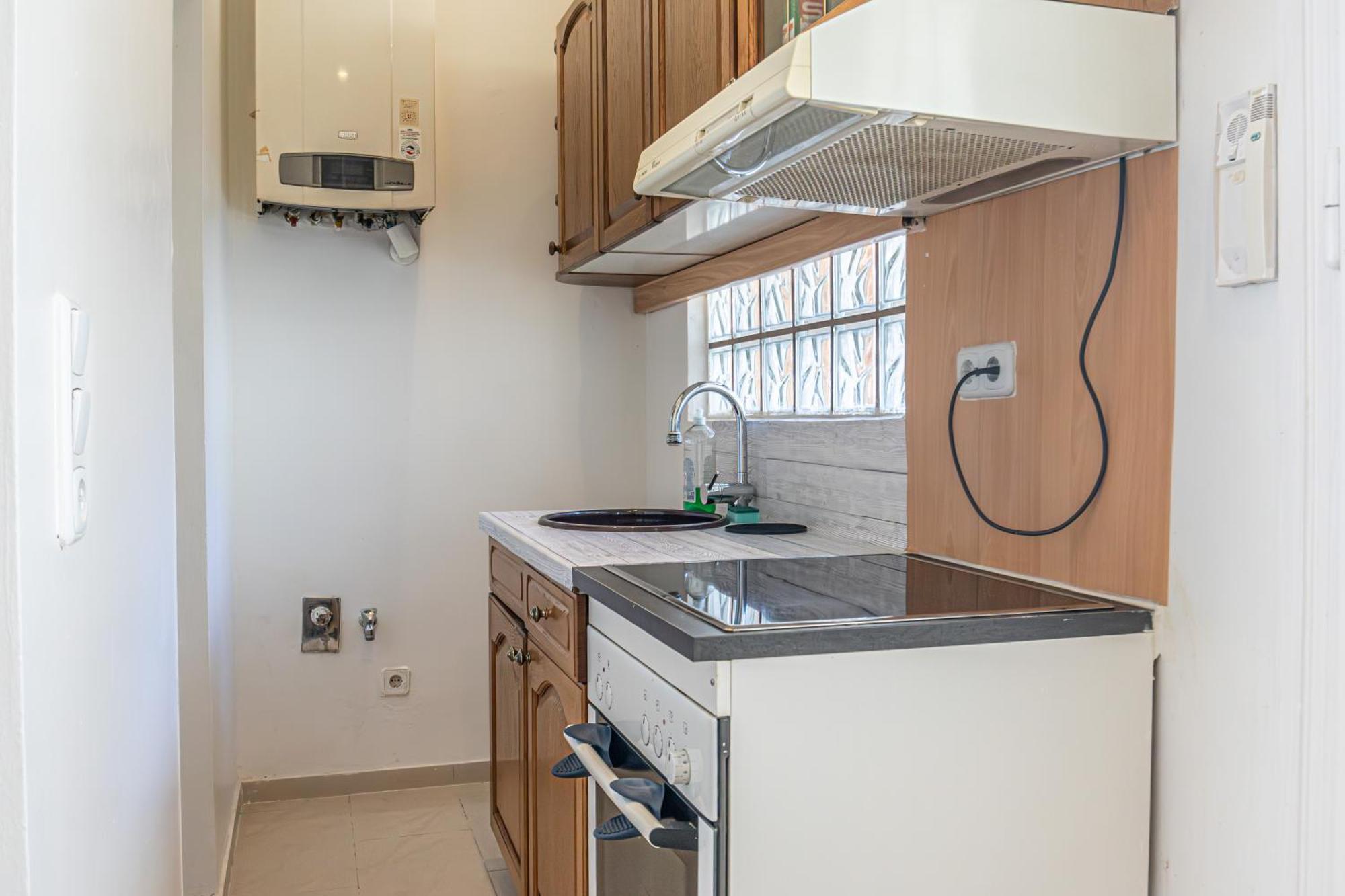 Apartment Chic: Spacious 2 Bedroom Hideaway With Local Flair